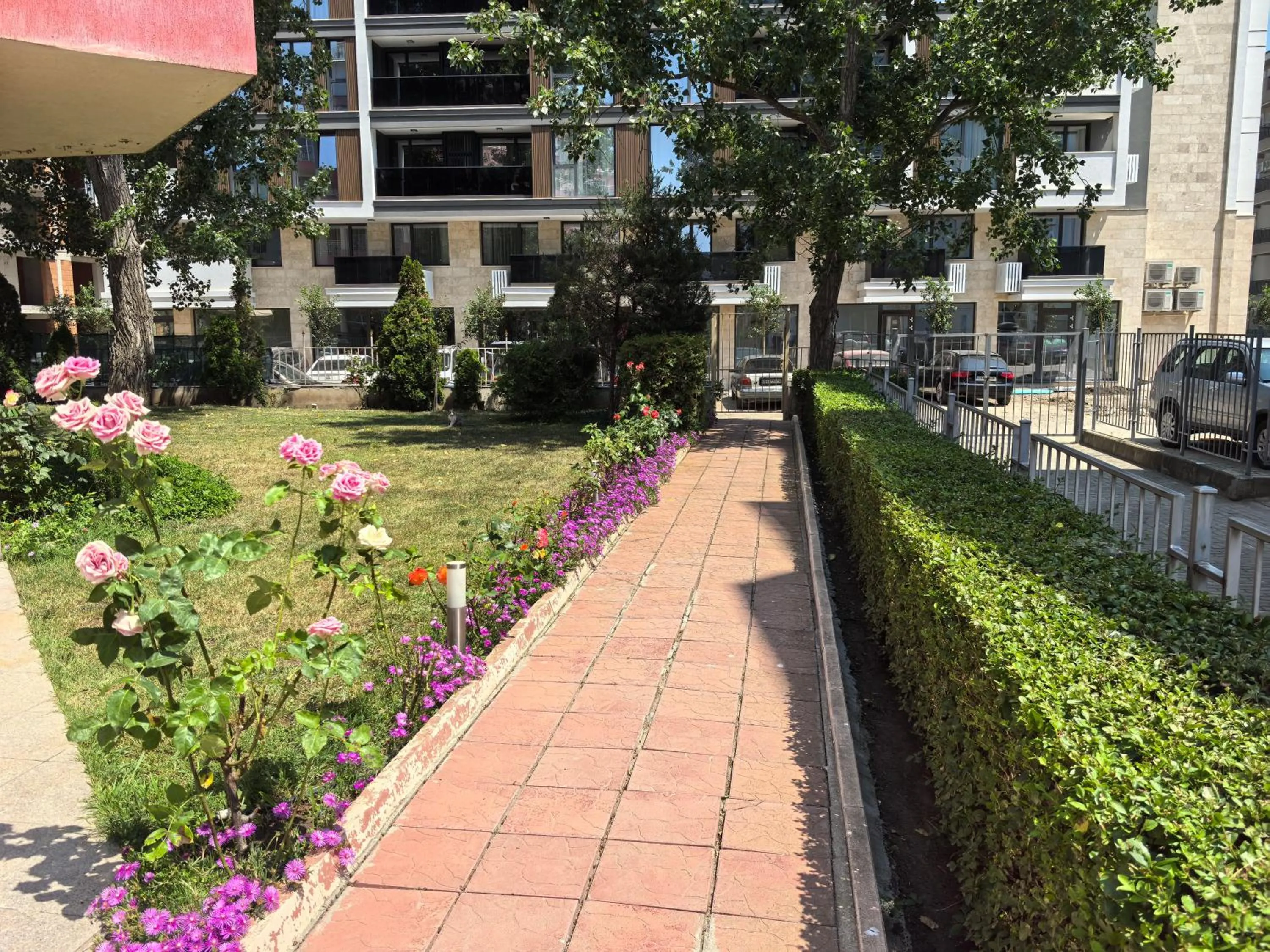 Rose Garden Omax Apartments