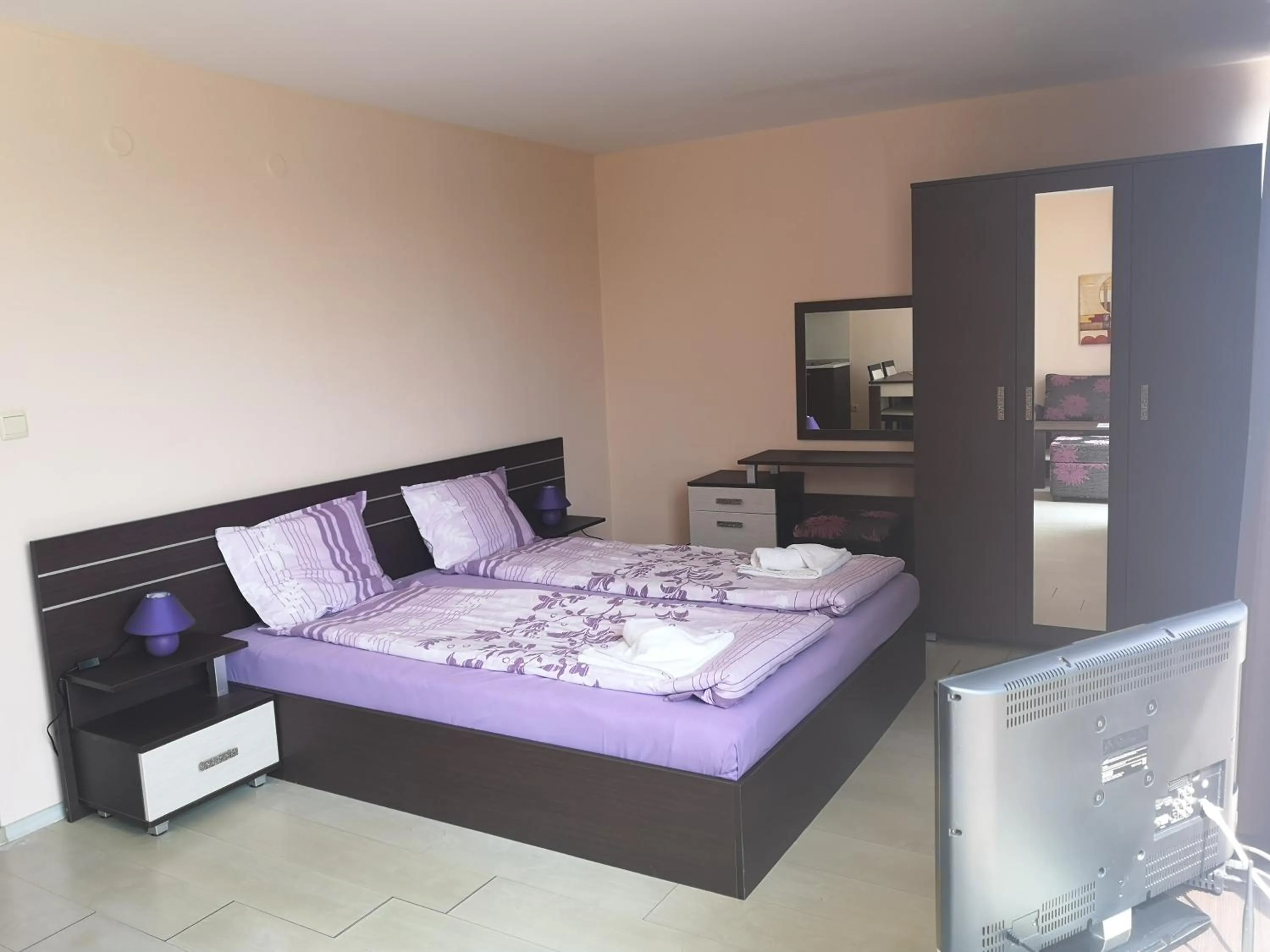 Bed in Rose Garden Omax Apartments