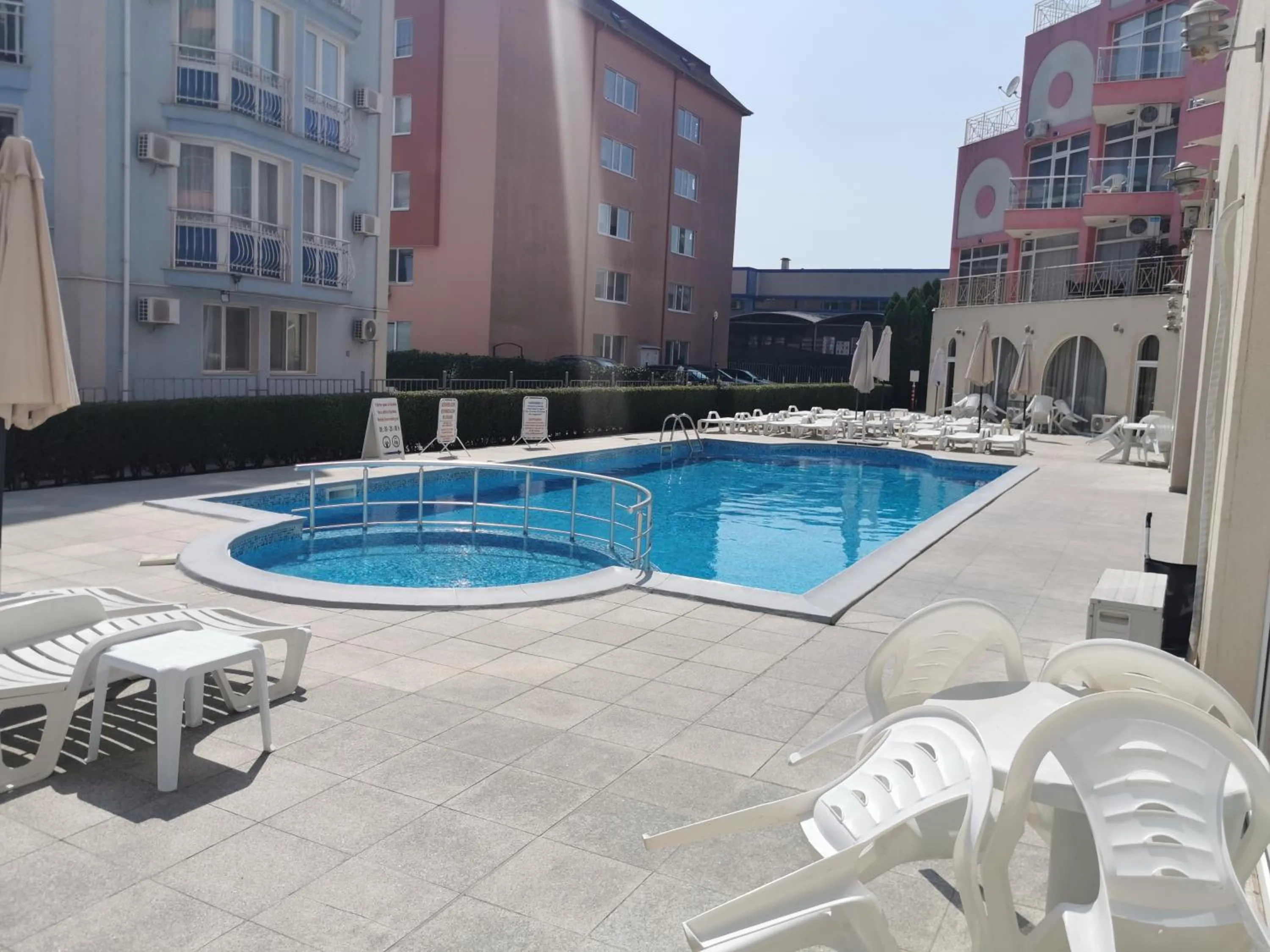 Rose Garden Omax Apartments