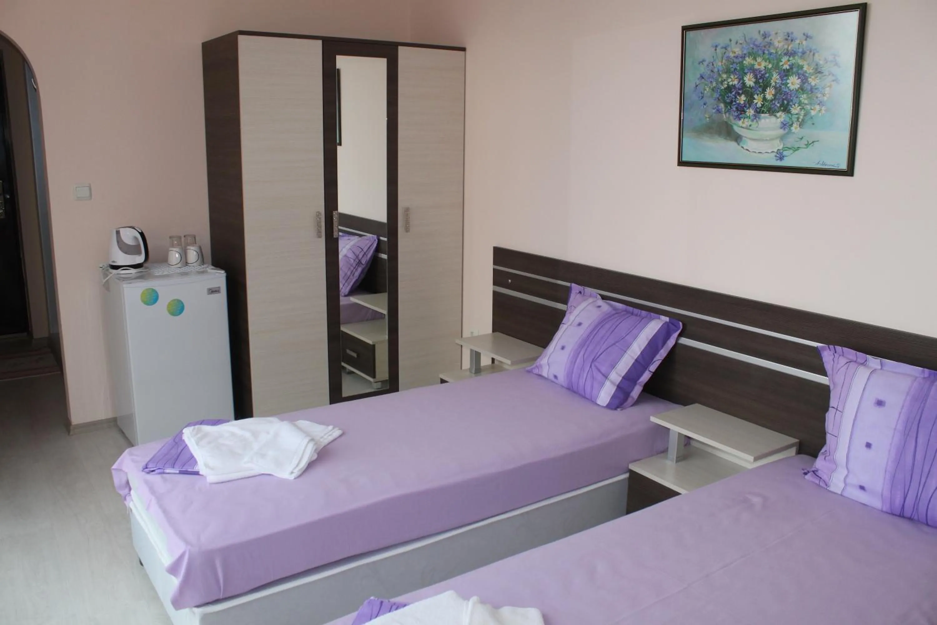 Bedroom, Bed in Rose Garden Omax Apartments