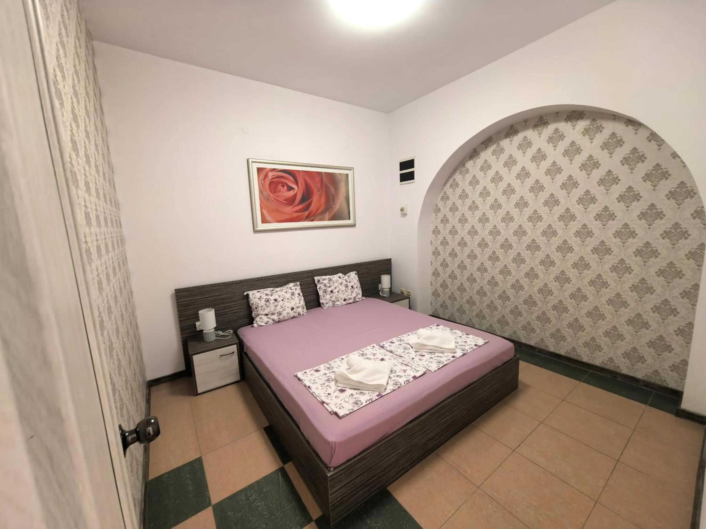 Bed in Rose Garden Omax Apartments