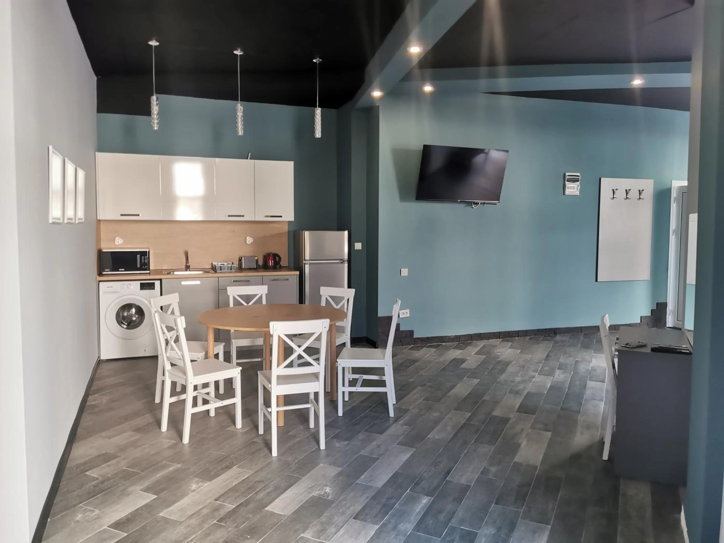 Rose Garden Omax Apartments