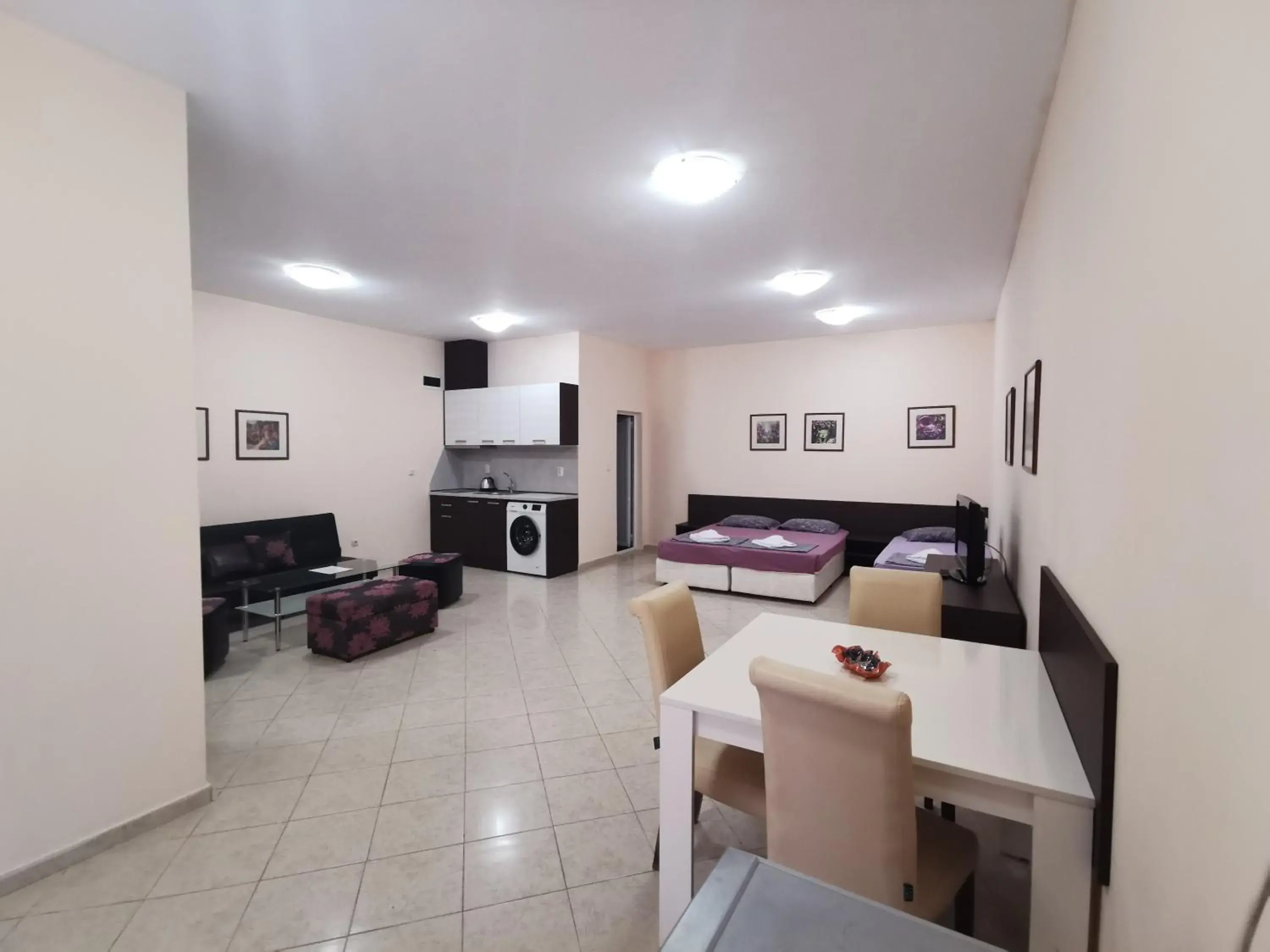 Grand Pool Studio in Rose Garden Omax Apartments Grand Pool Studio in Rose Garden Omax Apartments