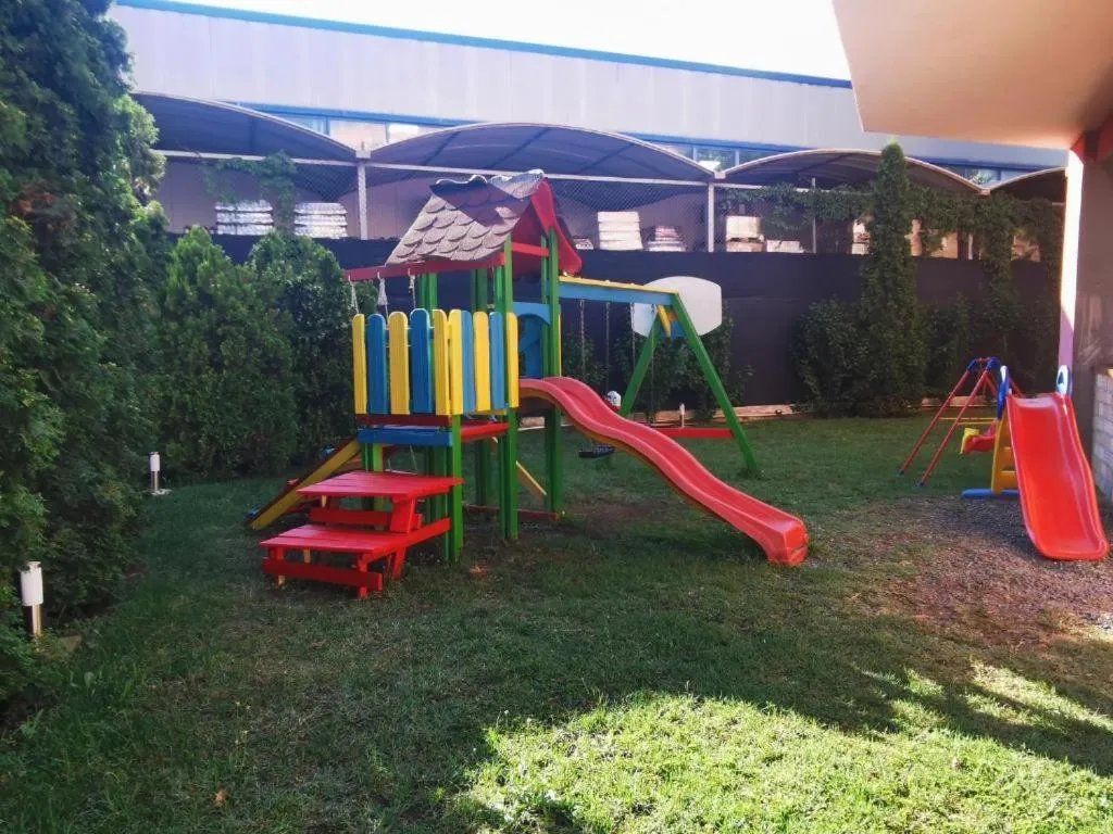 Rose Garden Omax Apartments