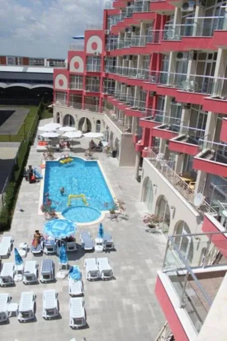 Rose Garden Omax Apartments