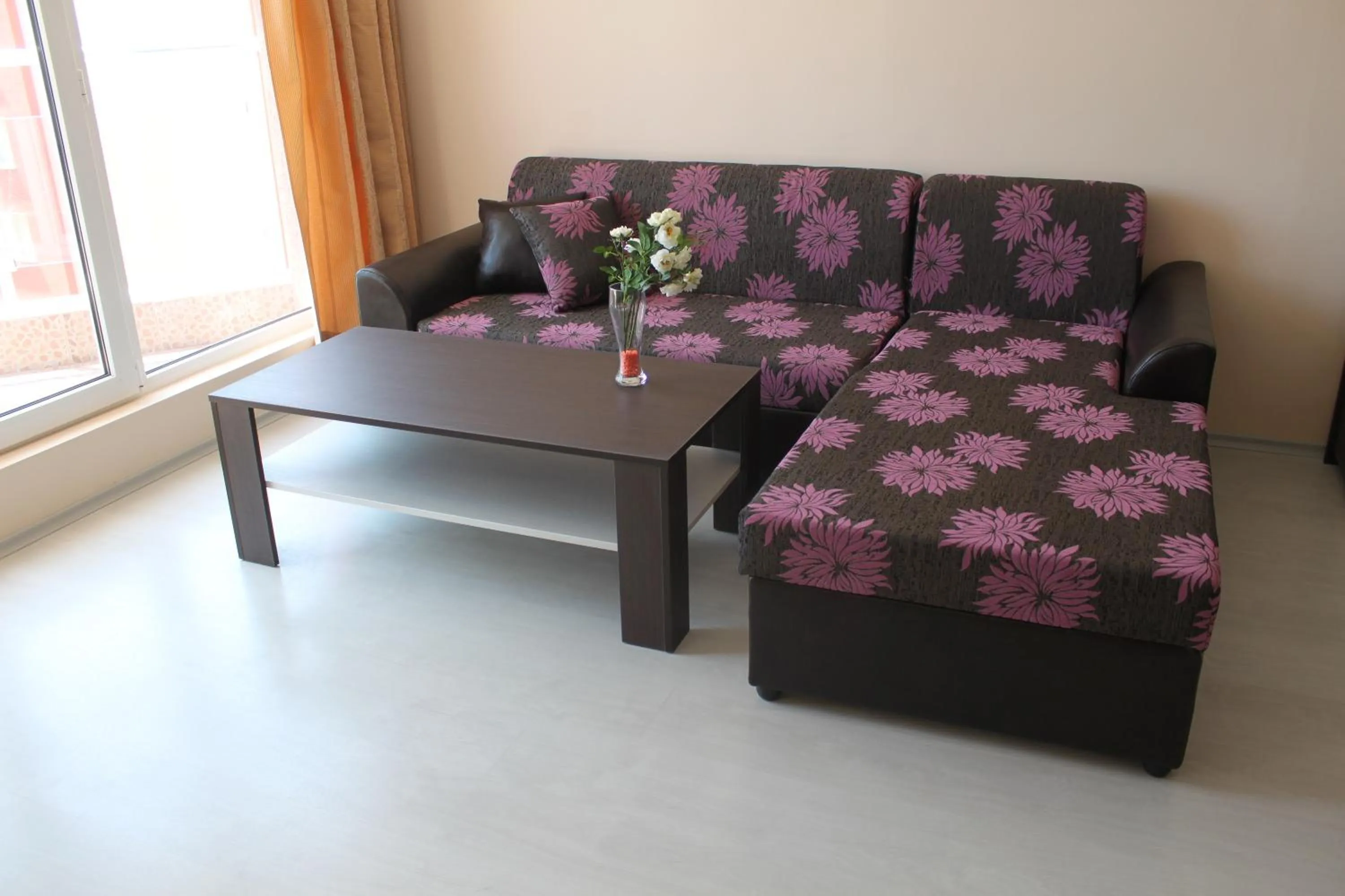 Living room in Rose Garden Omax Apartments