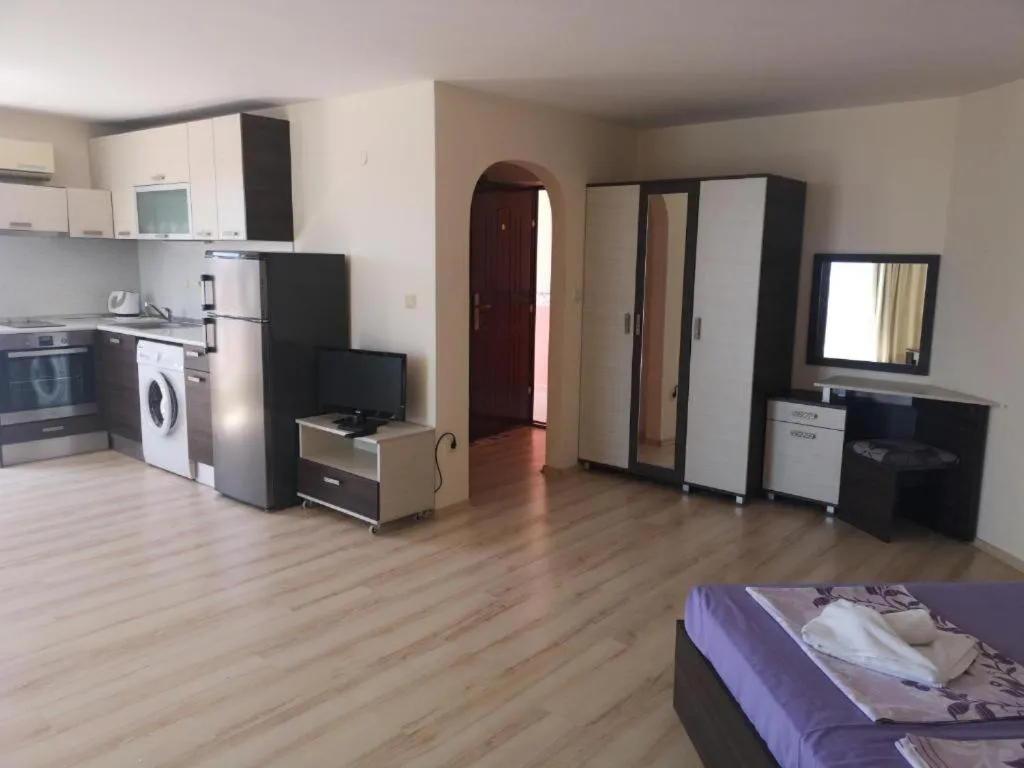 Rose Garden Omax Apartments