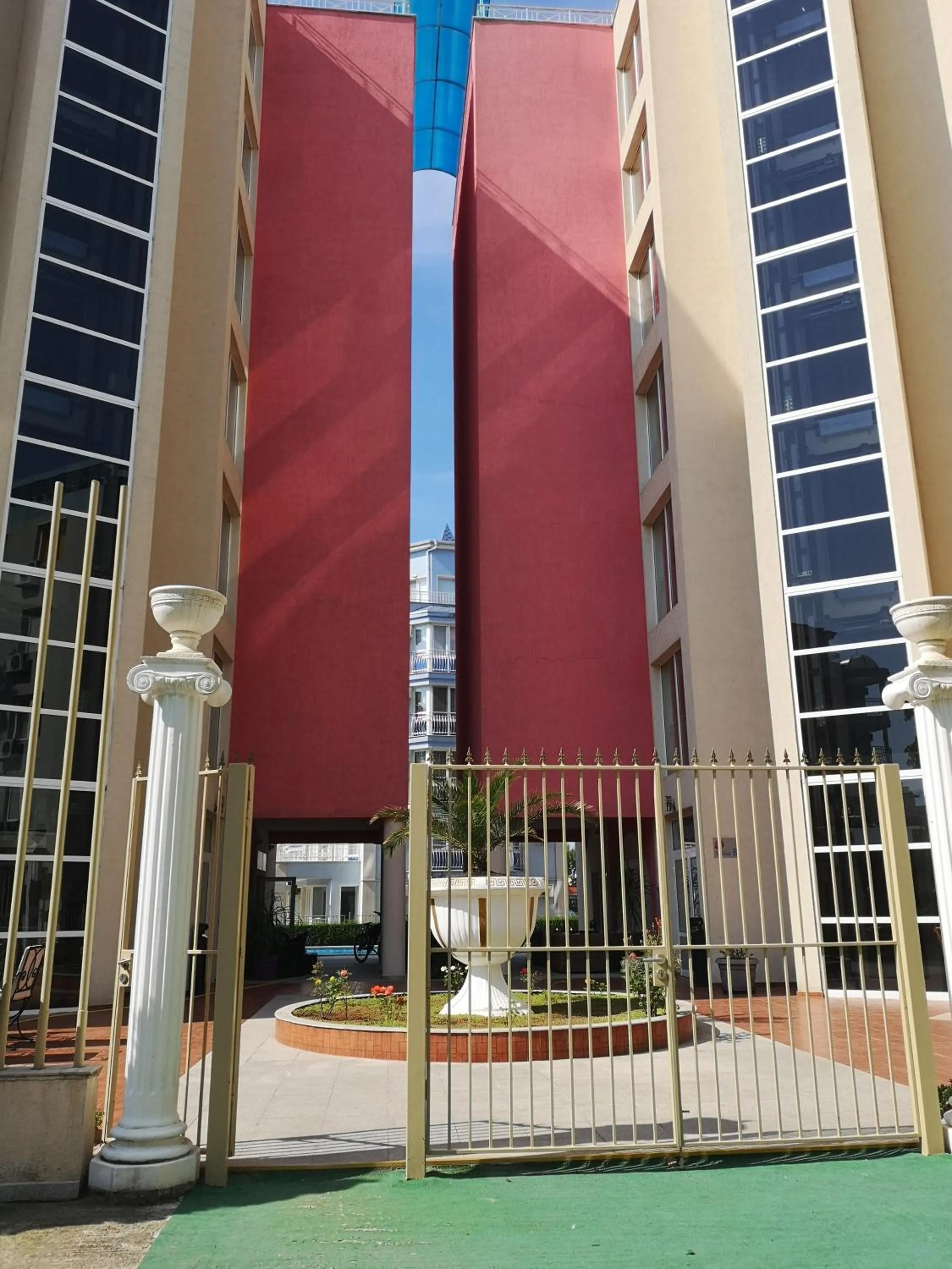 Rose Garden Omax Apartments