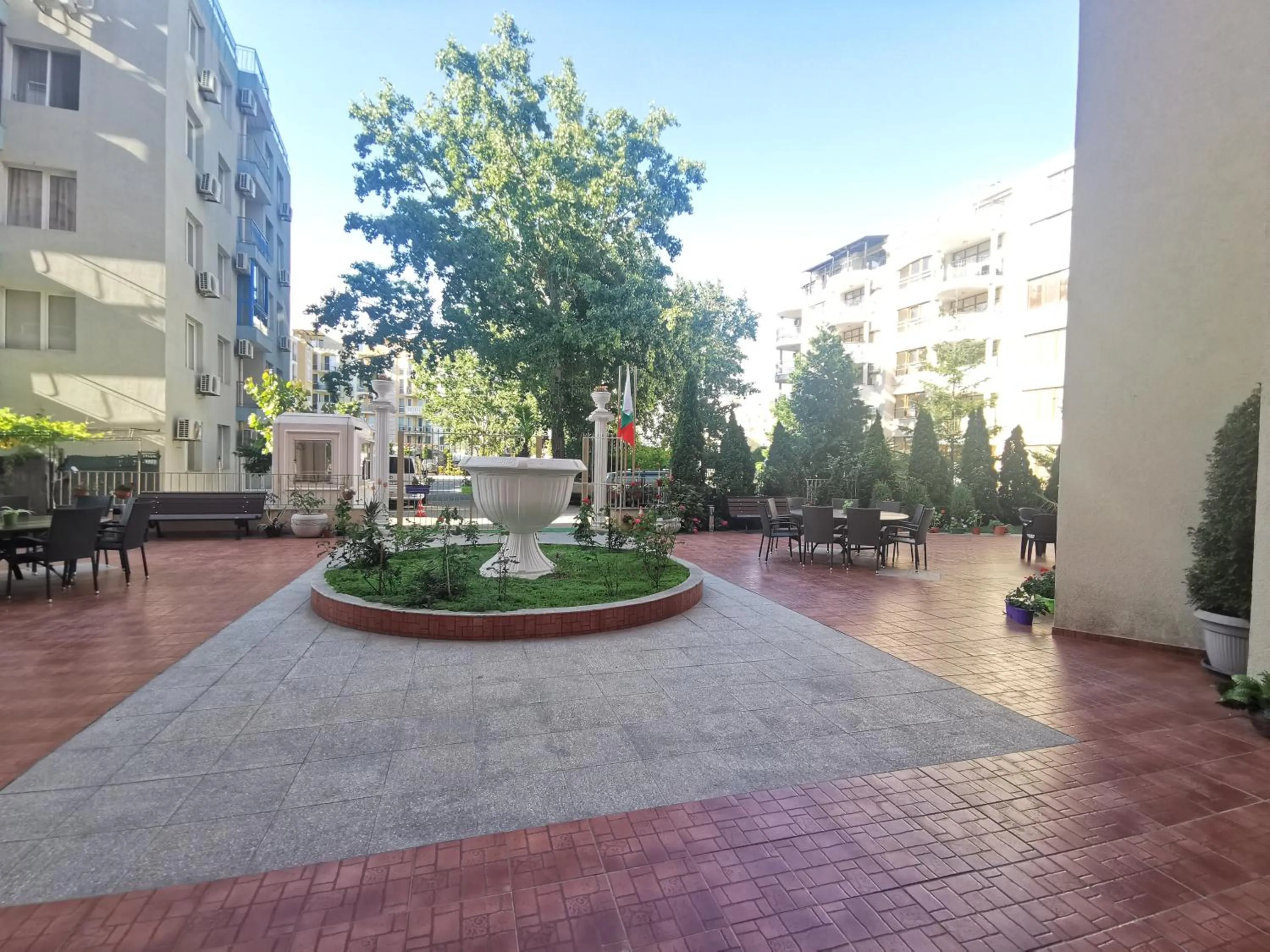 Rose Garden Omax Apartments