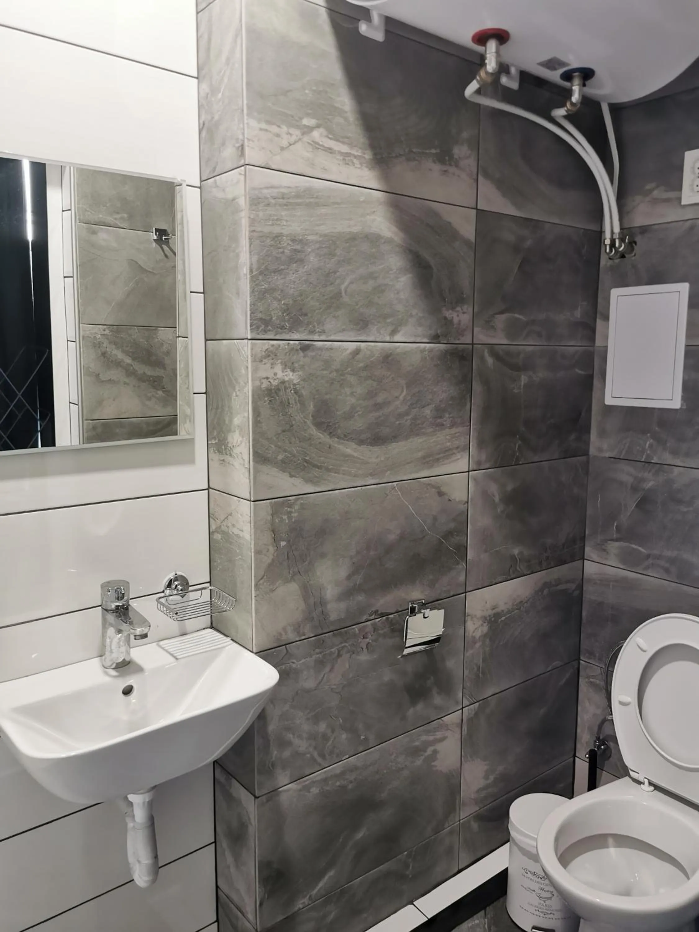 Rose Garden Omax Apartments