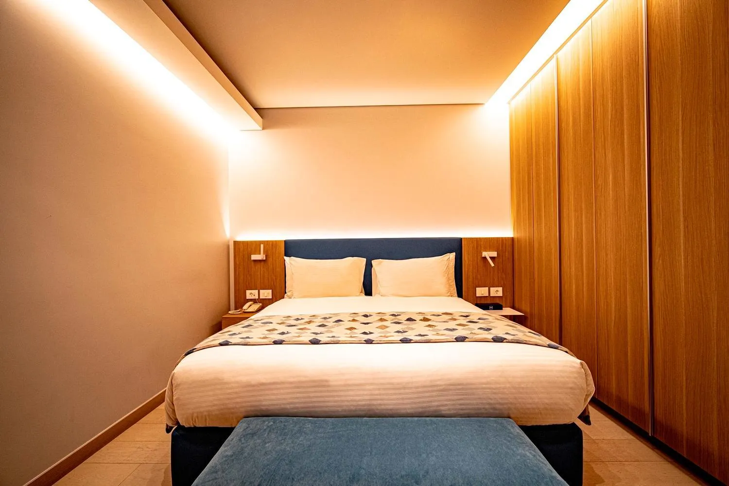 Bedroom, Bed in Monot Suites