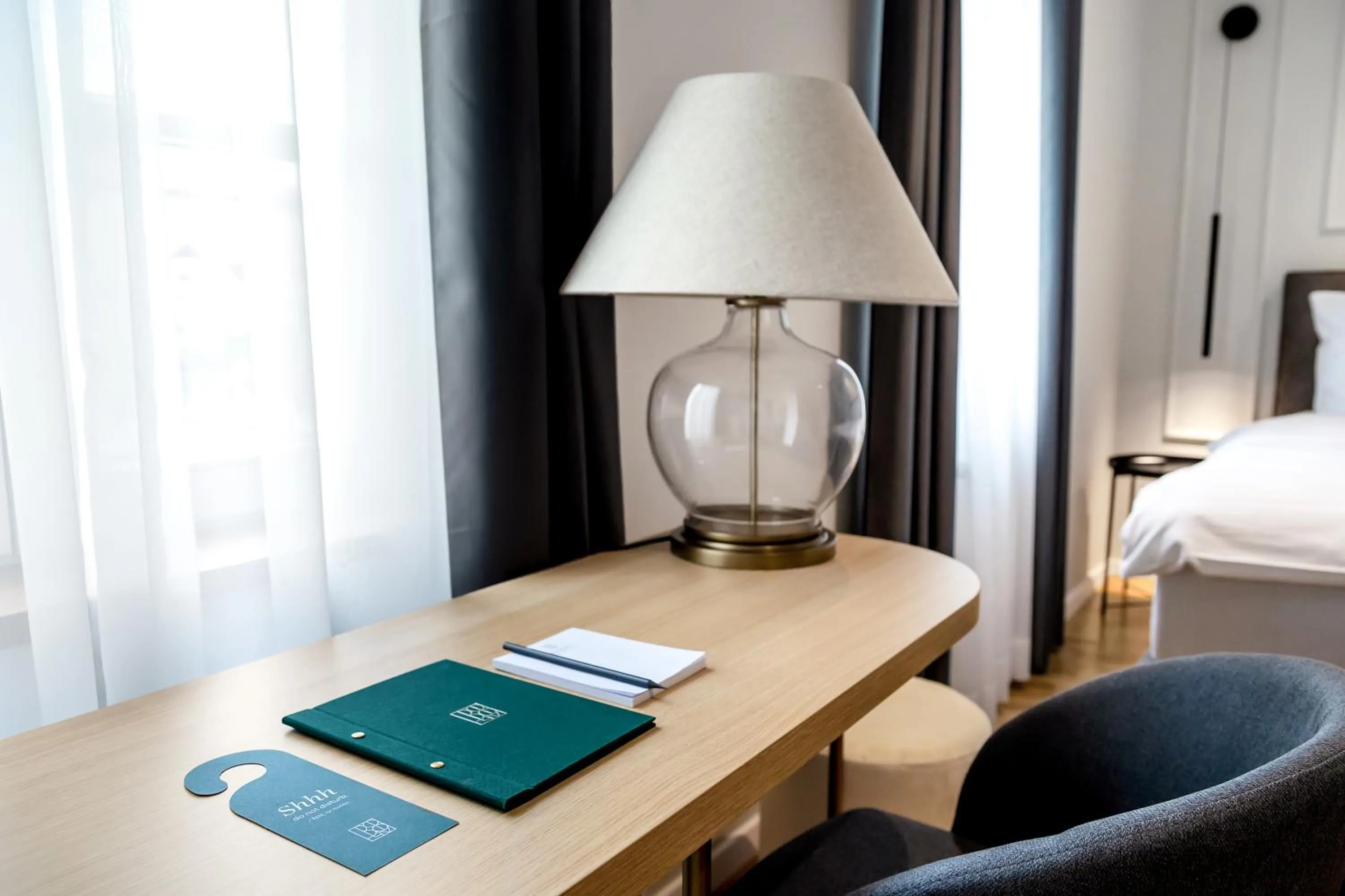 hair dresser, Bed in Bloom Hotel