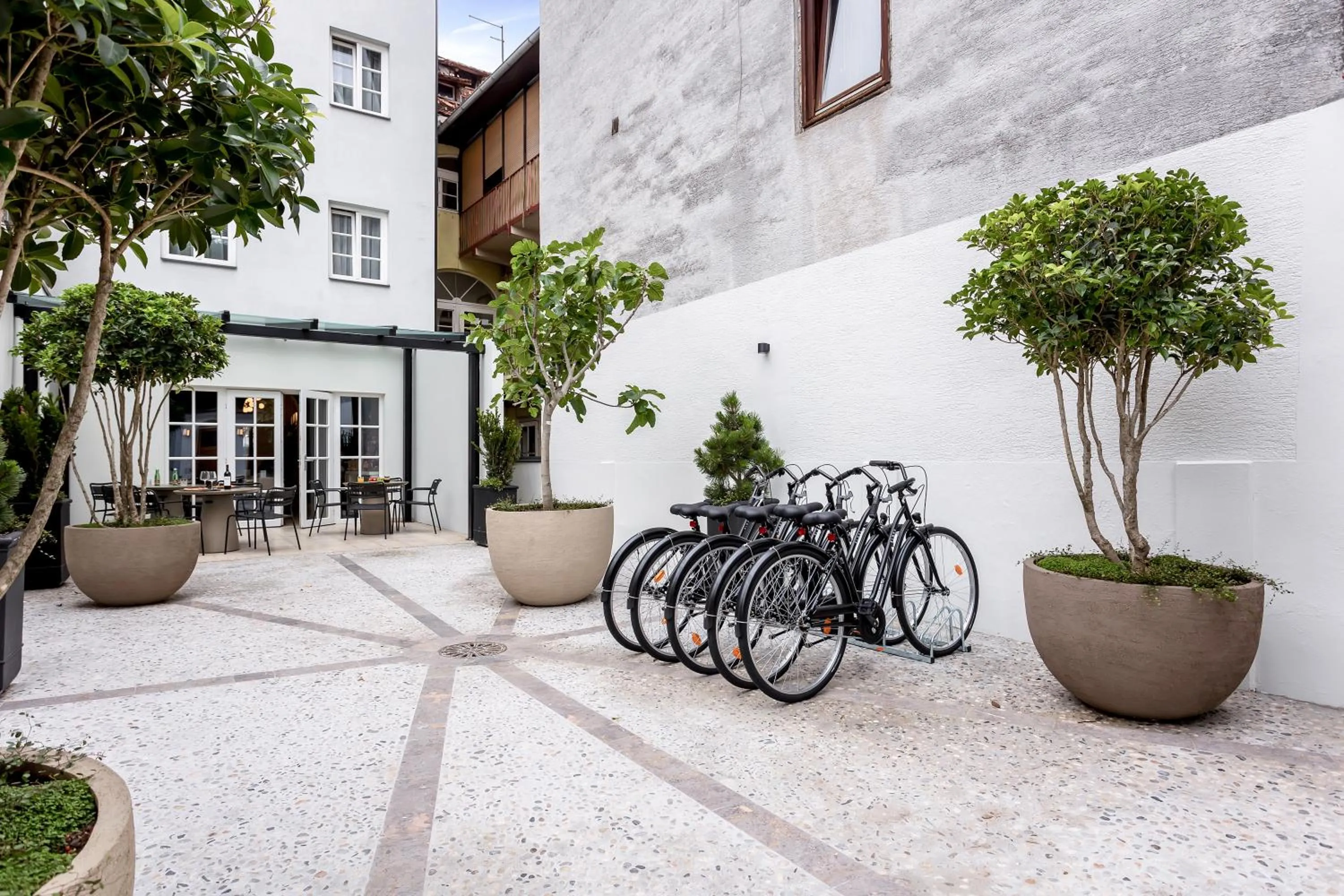 Patio in Bloom Hotel