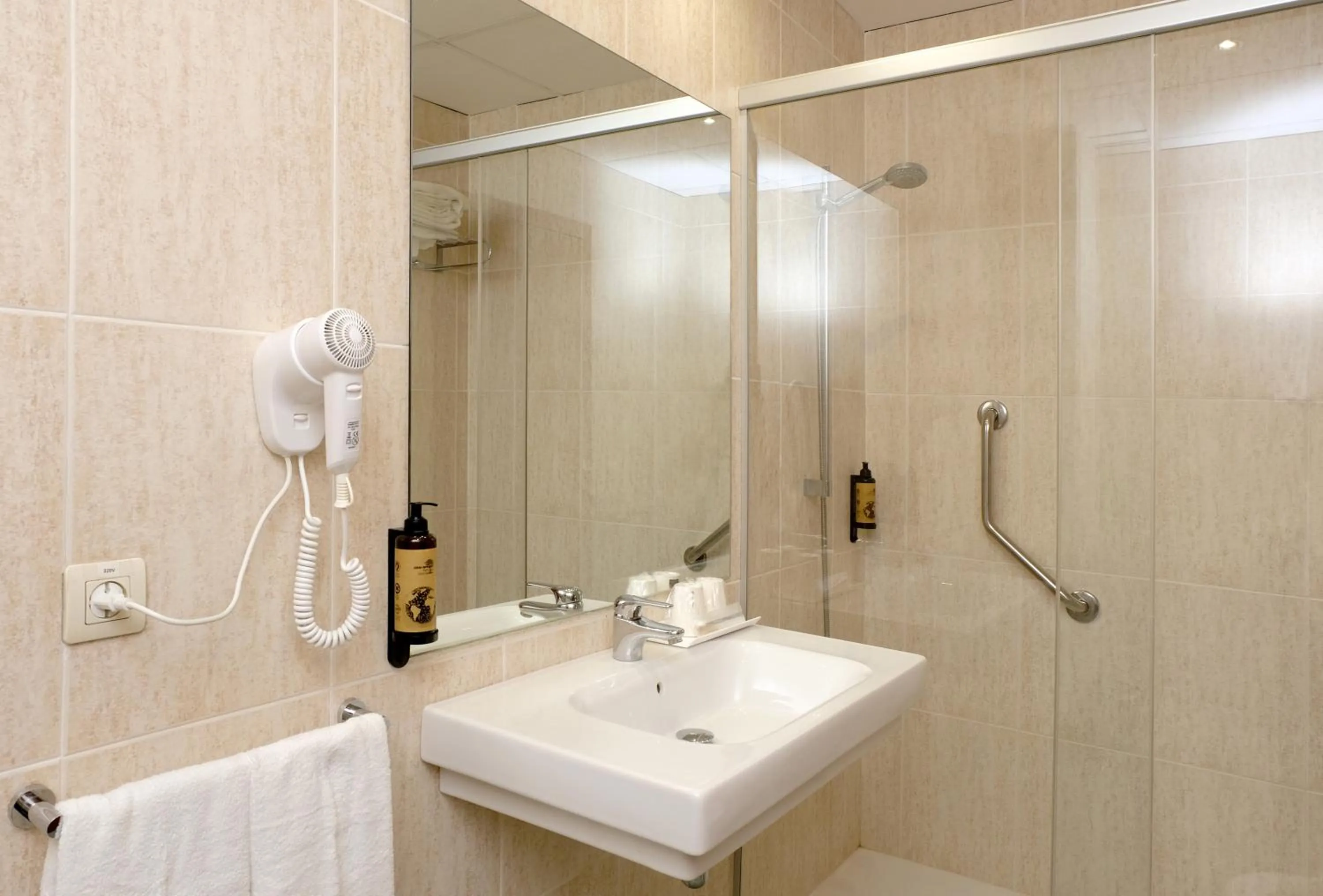 Shower in Hotel Belcaire