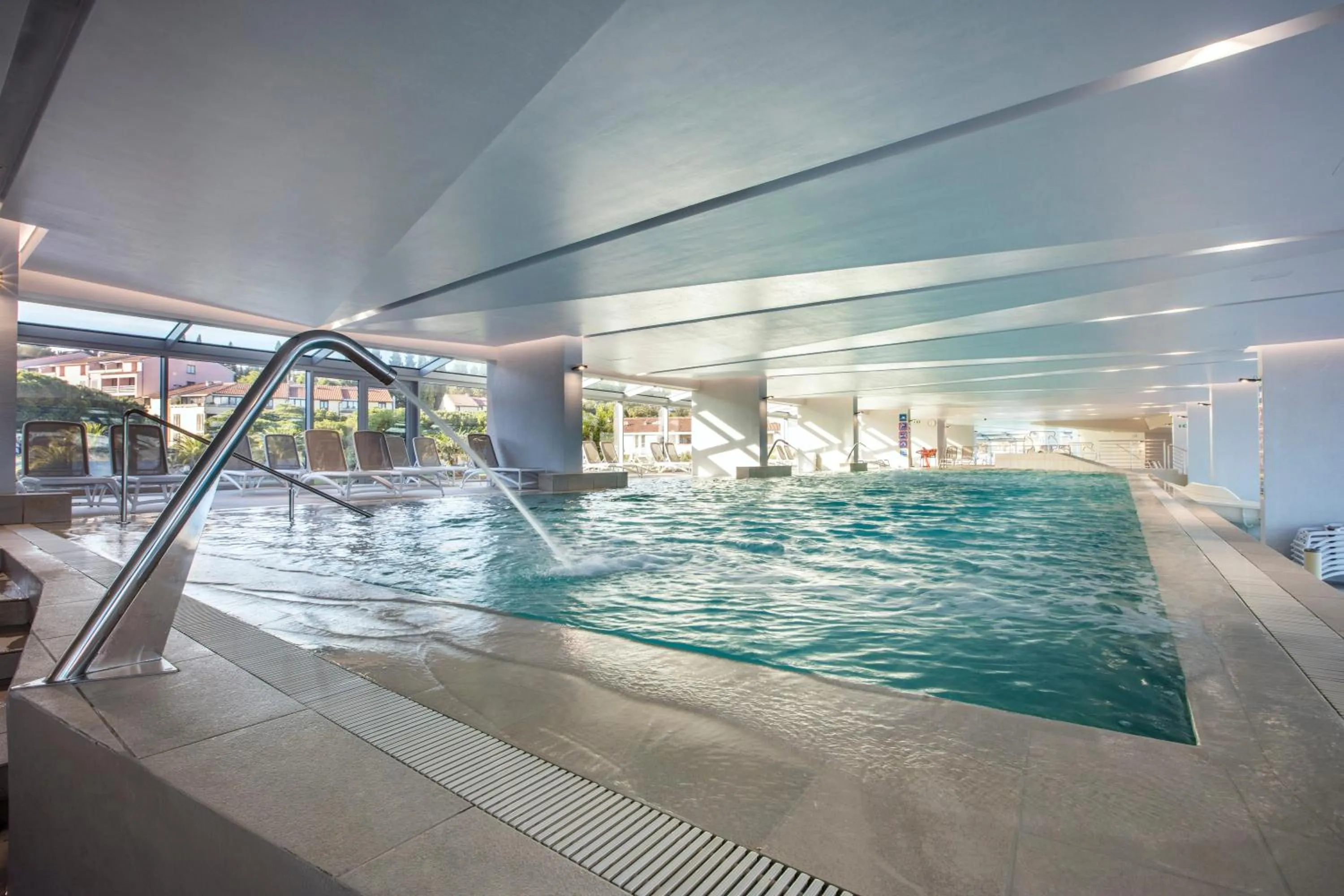 Swimming pool in Hotel Vile Park