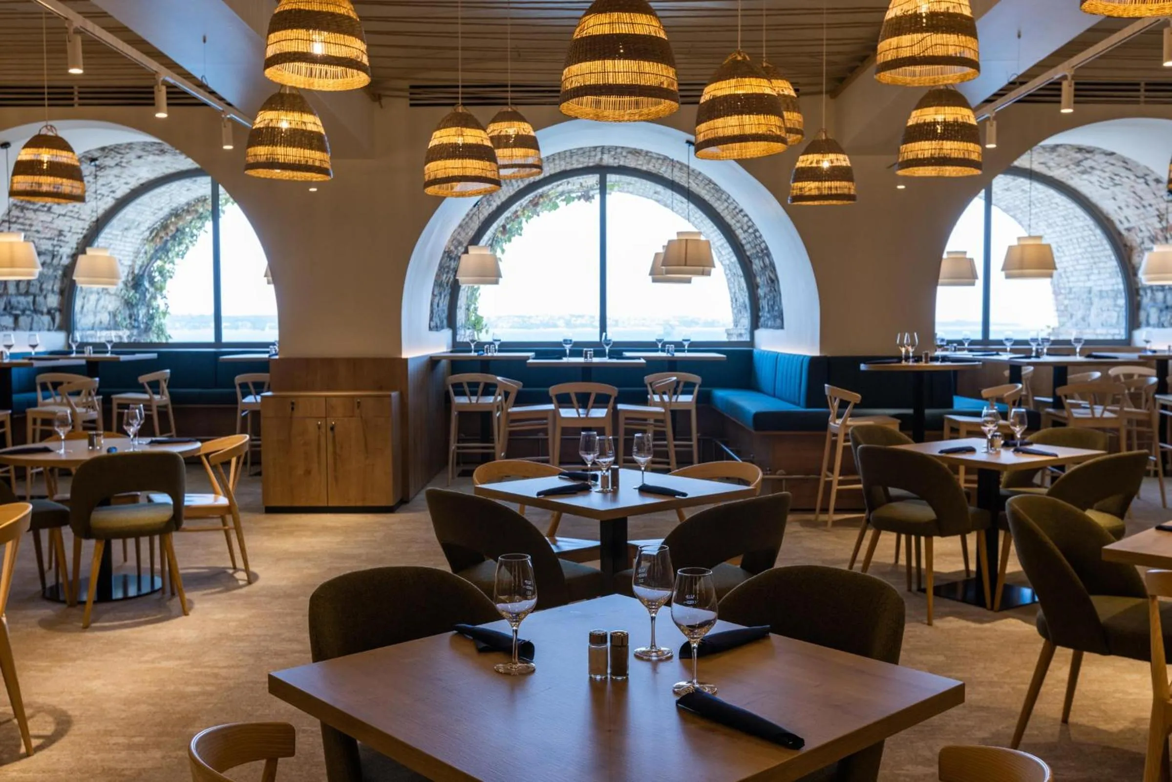 Restaurant/places to eat in Hotel Vile Park