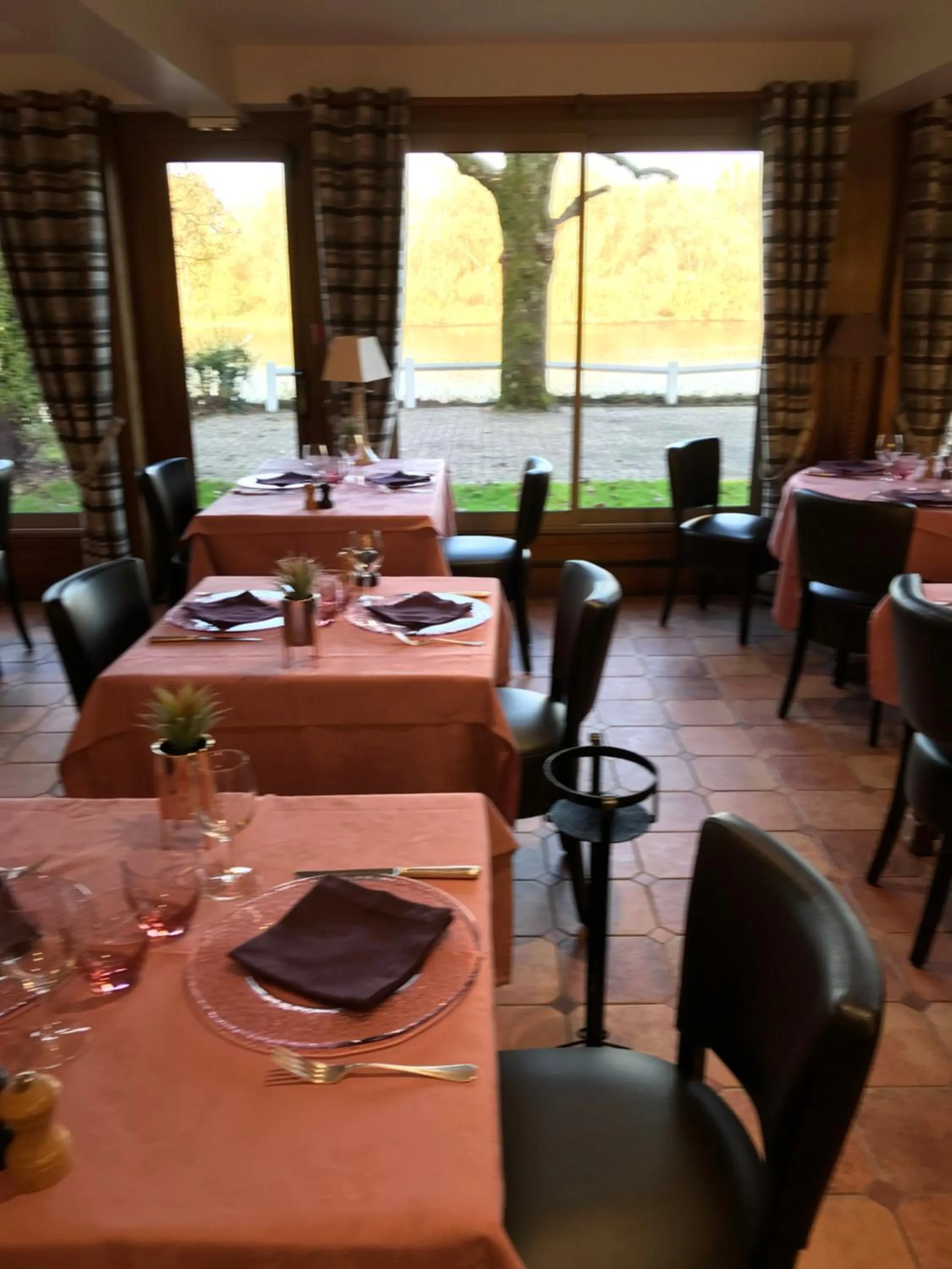 Restaurant/places to eat in Hostellerie de Pavillon Saint-Hubert