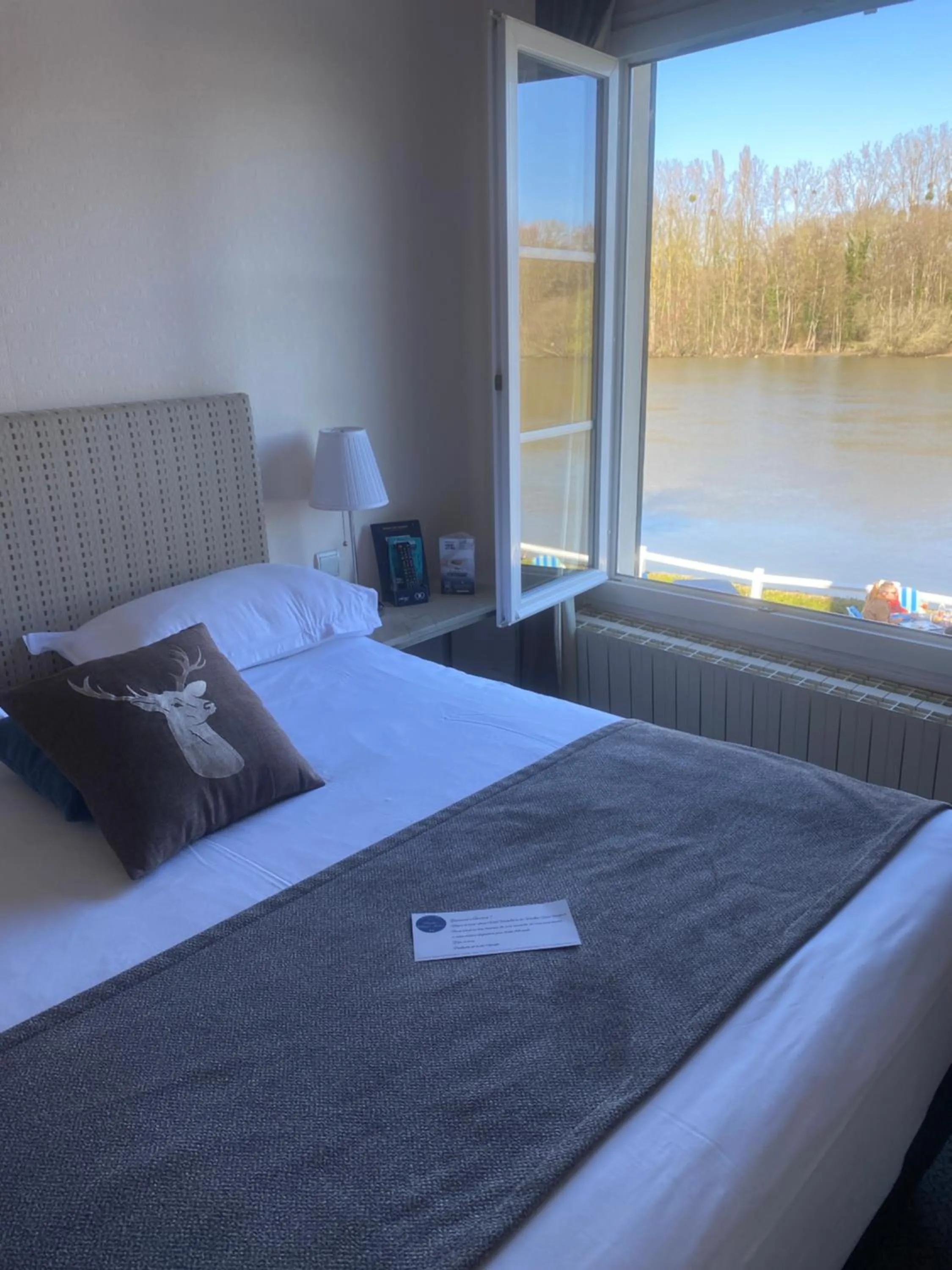 Bed in Hostellerie de Pavillon Saint-Hubert