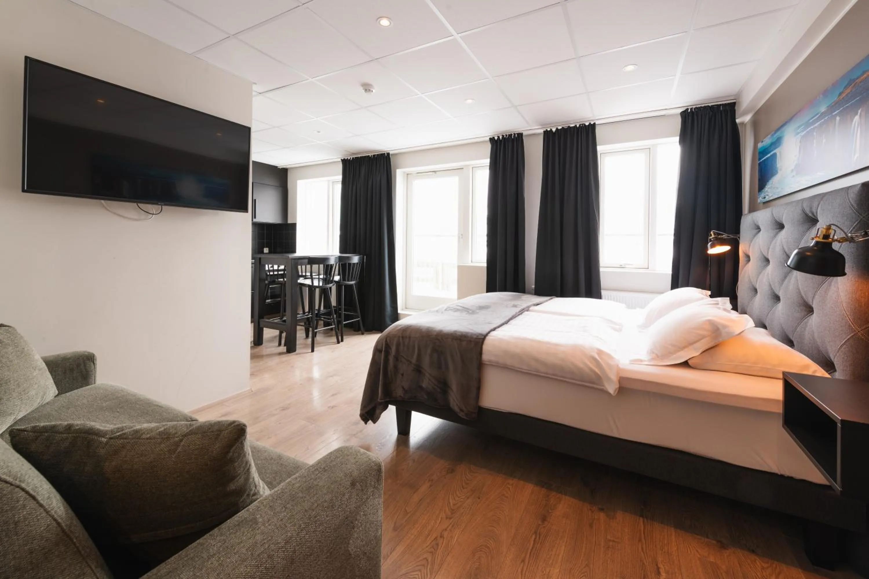 Seating area, Bed in Centrum Hotel