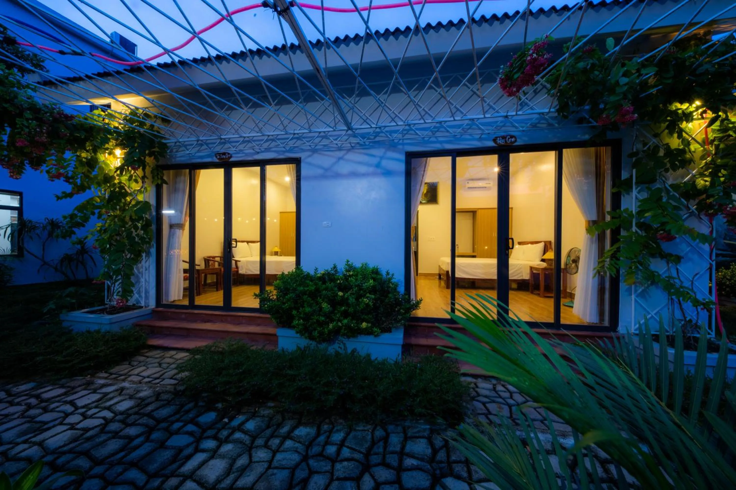 Garden view in Commander Lodge