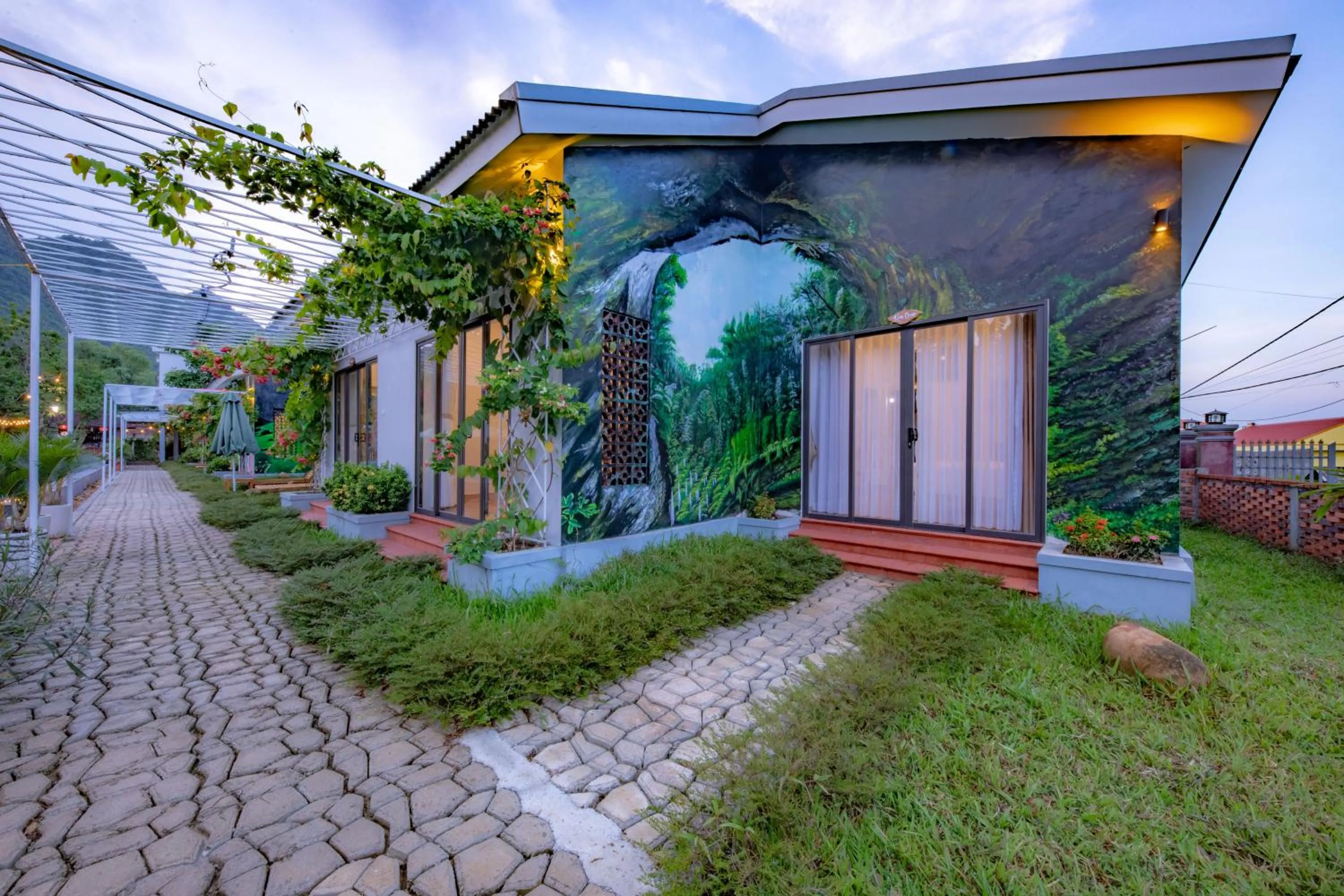 Property building in Commander Lodge