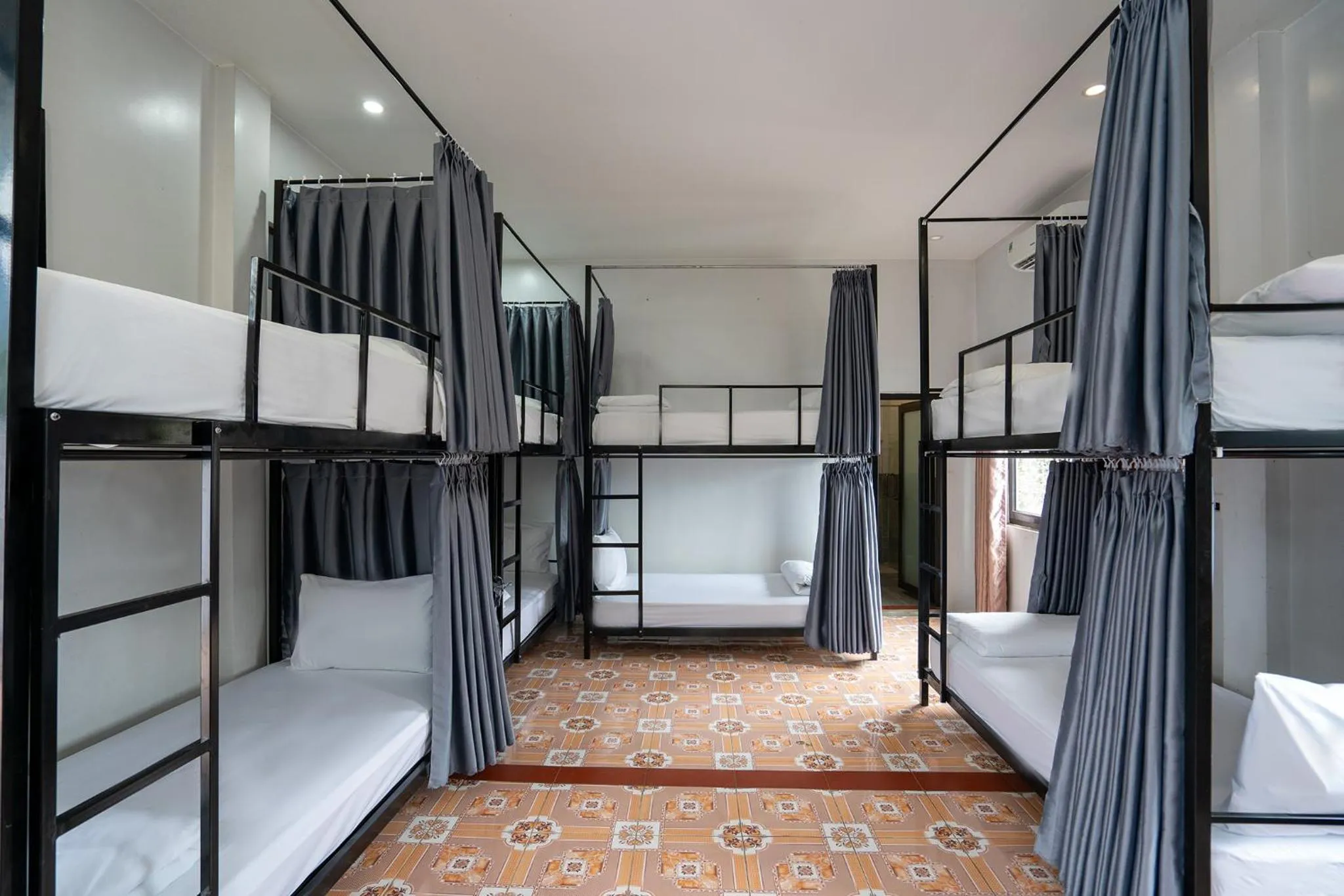 bunk bed, Bed in Commander Lodge