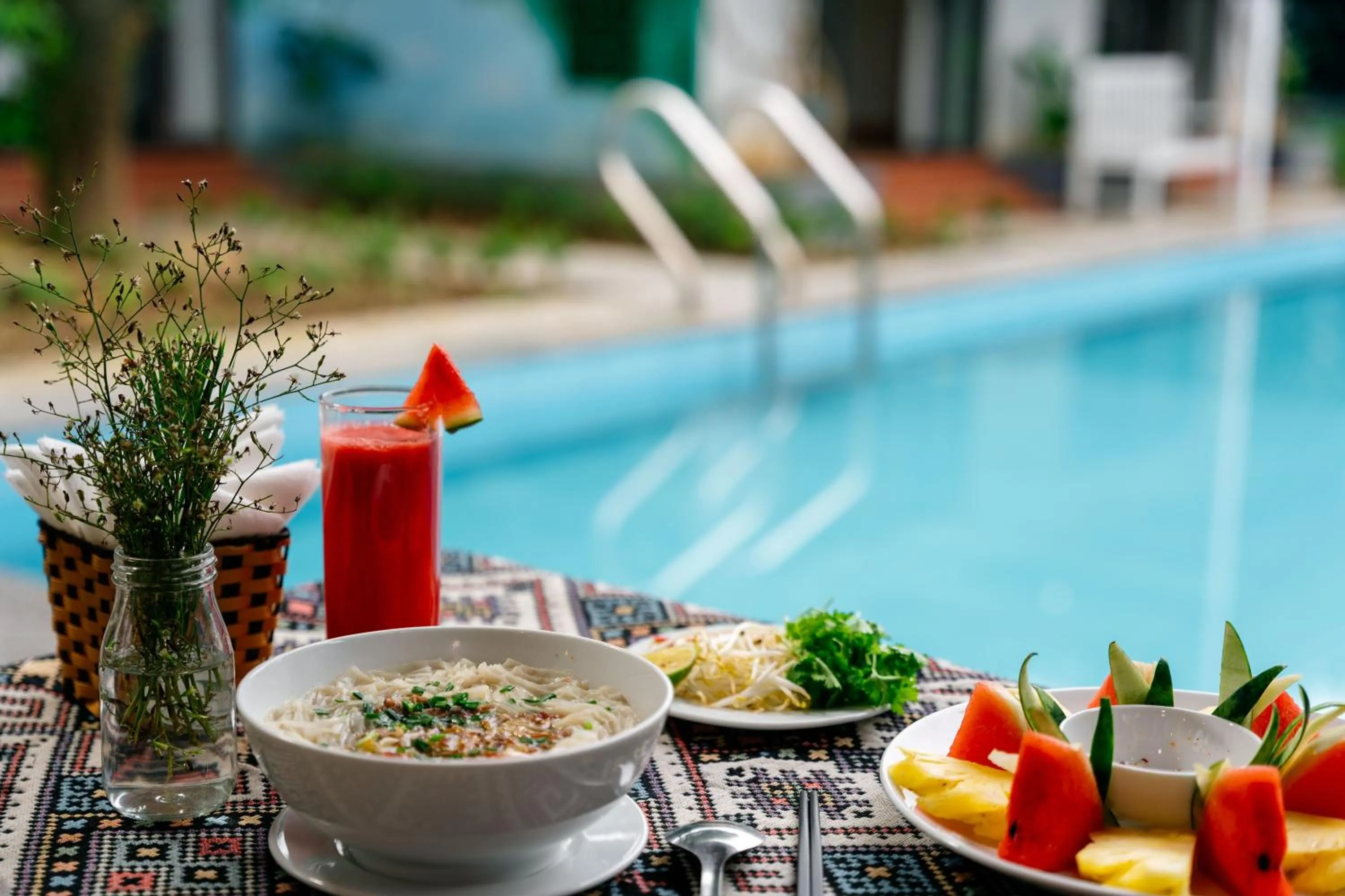 Restaurant/places to eat in Commander Lodge