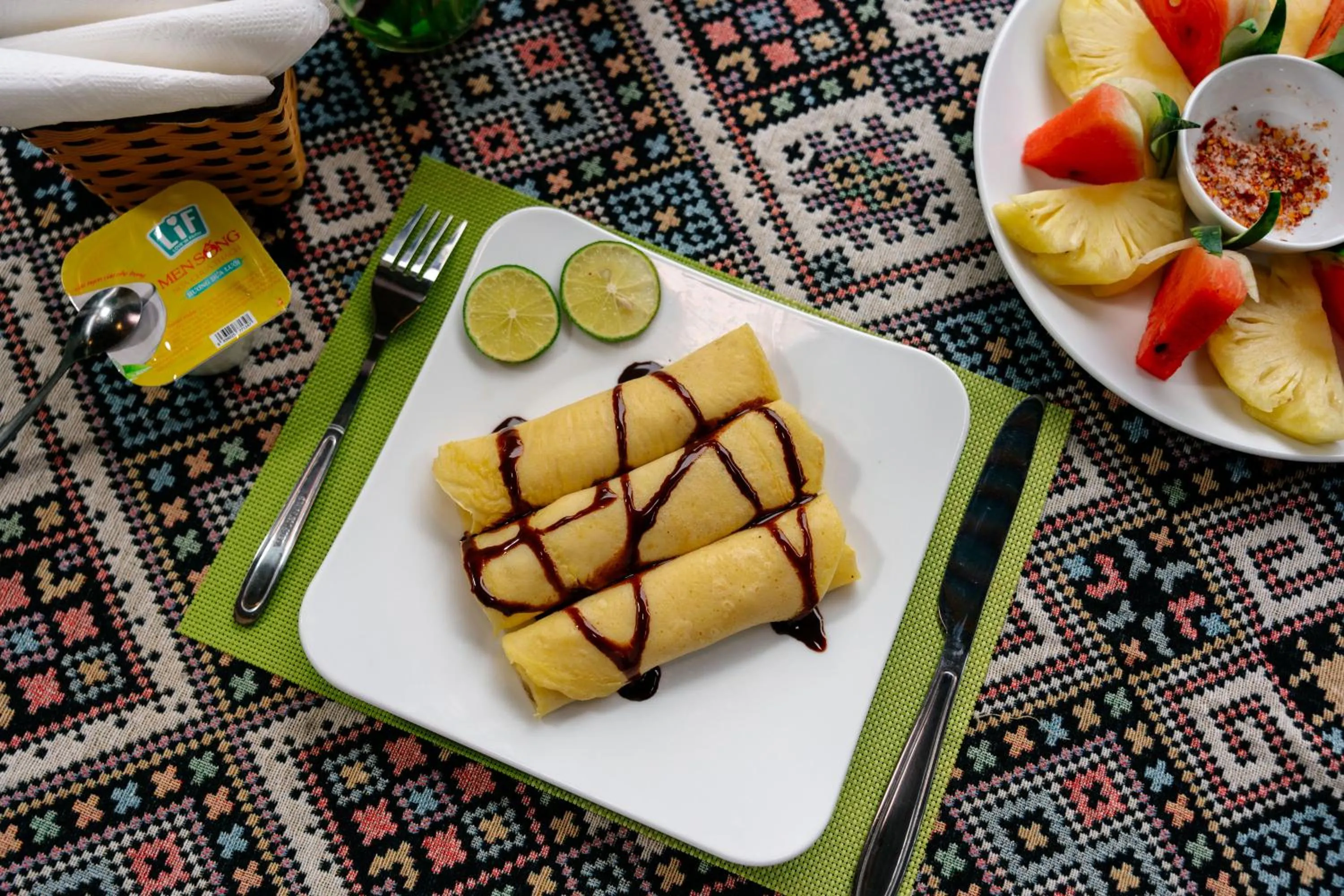 Breakfast in Commander Lodge