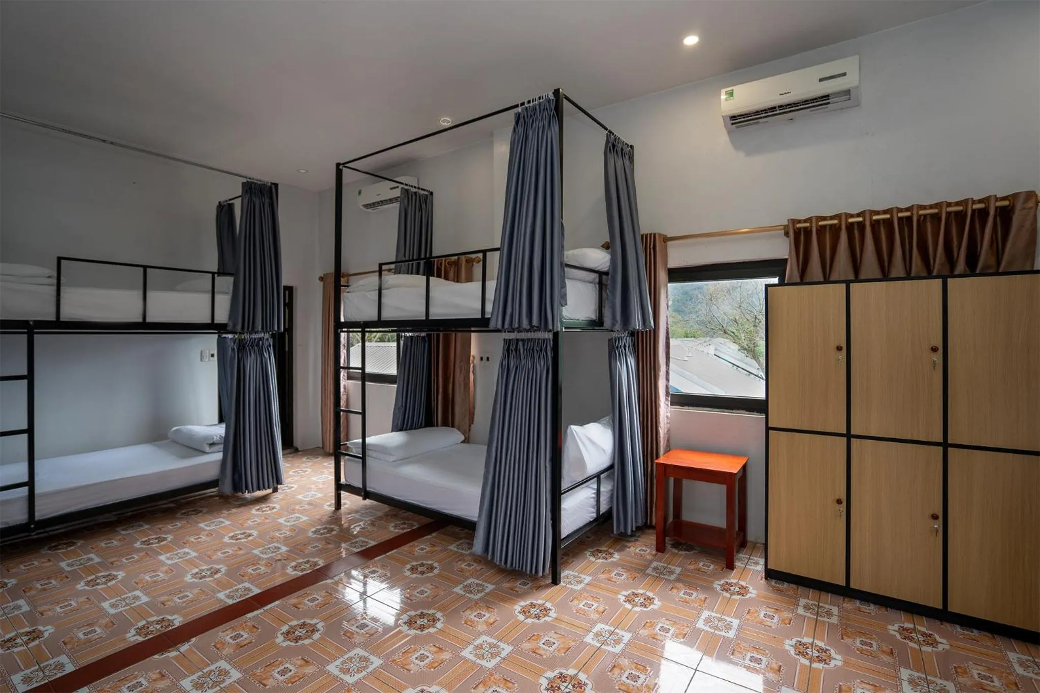 bunk bed, Bed in Commander Lodge