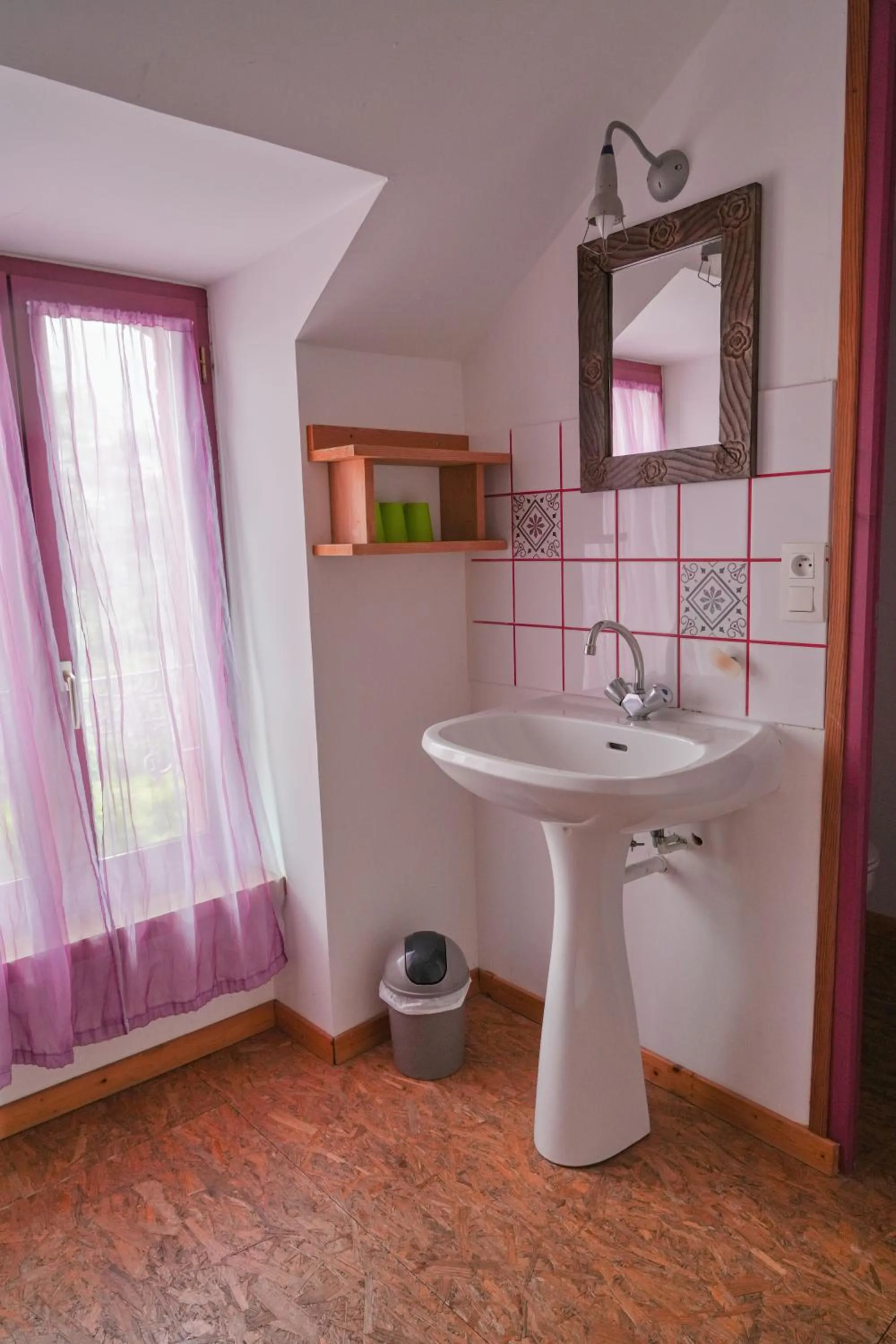 Bathroom in Les Hortensias GR 34 - Chambres d'Hôtes