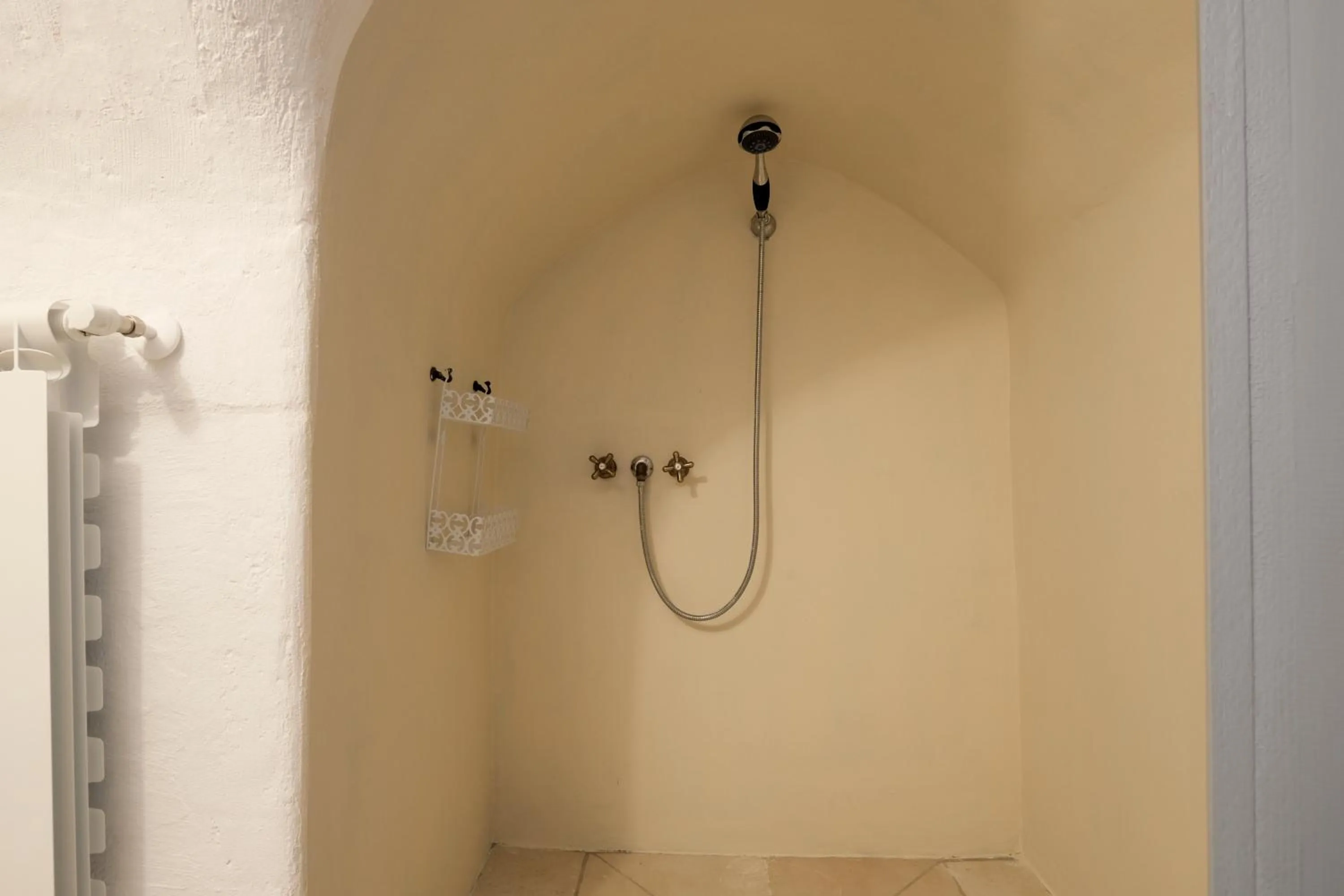 Shower in Masseria Mammella