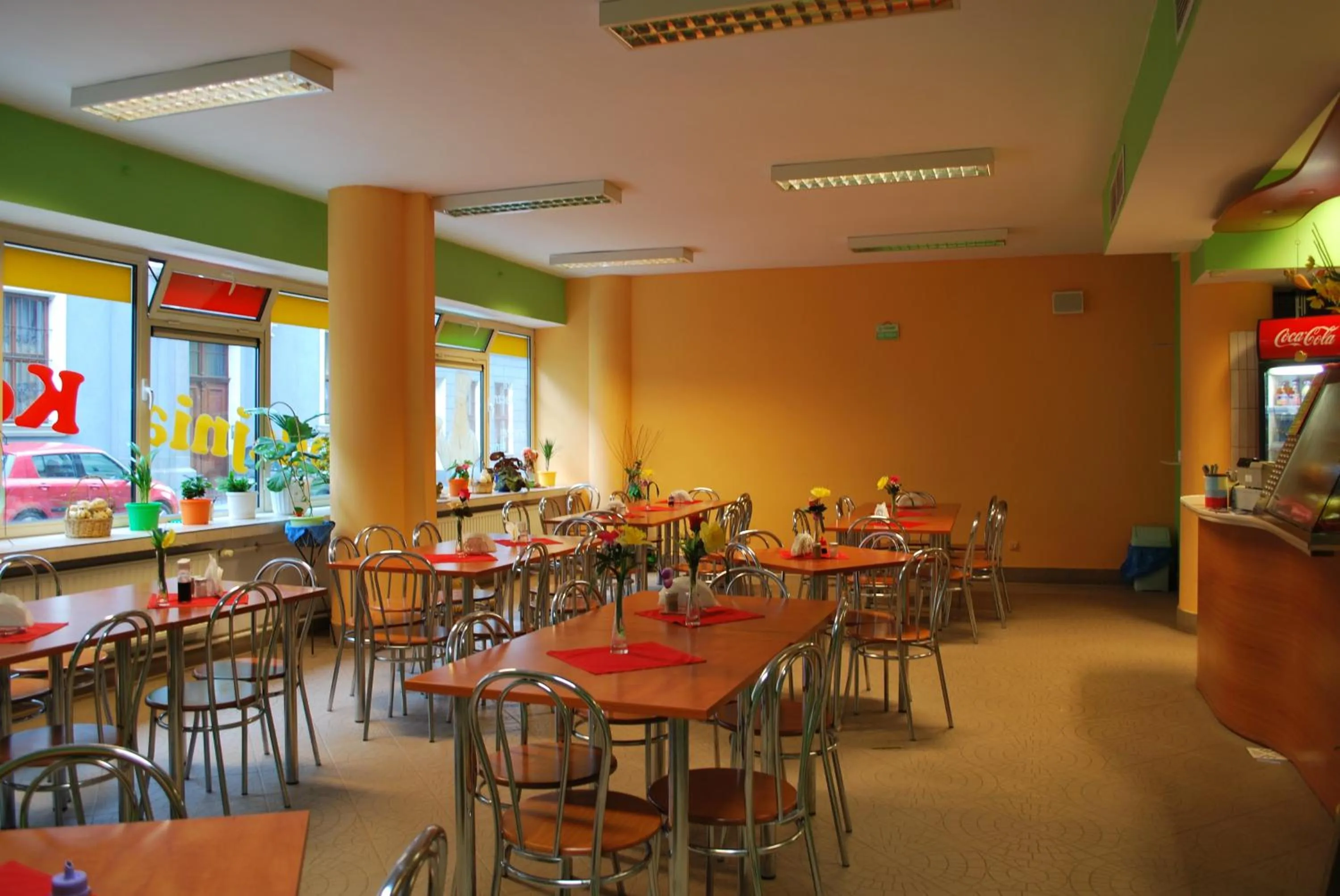 Restaurant/places to eat in Dom Studencki Zaułek