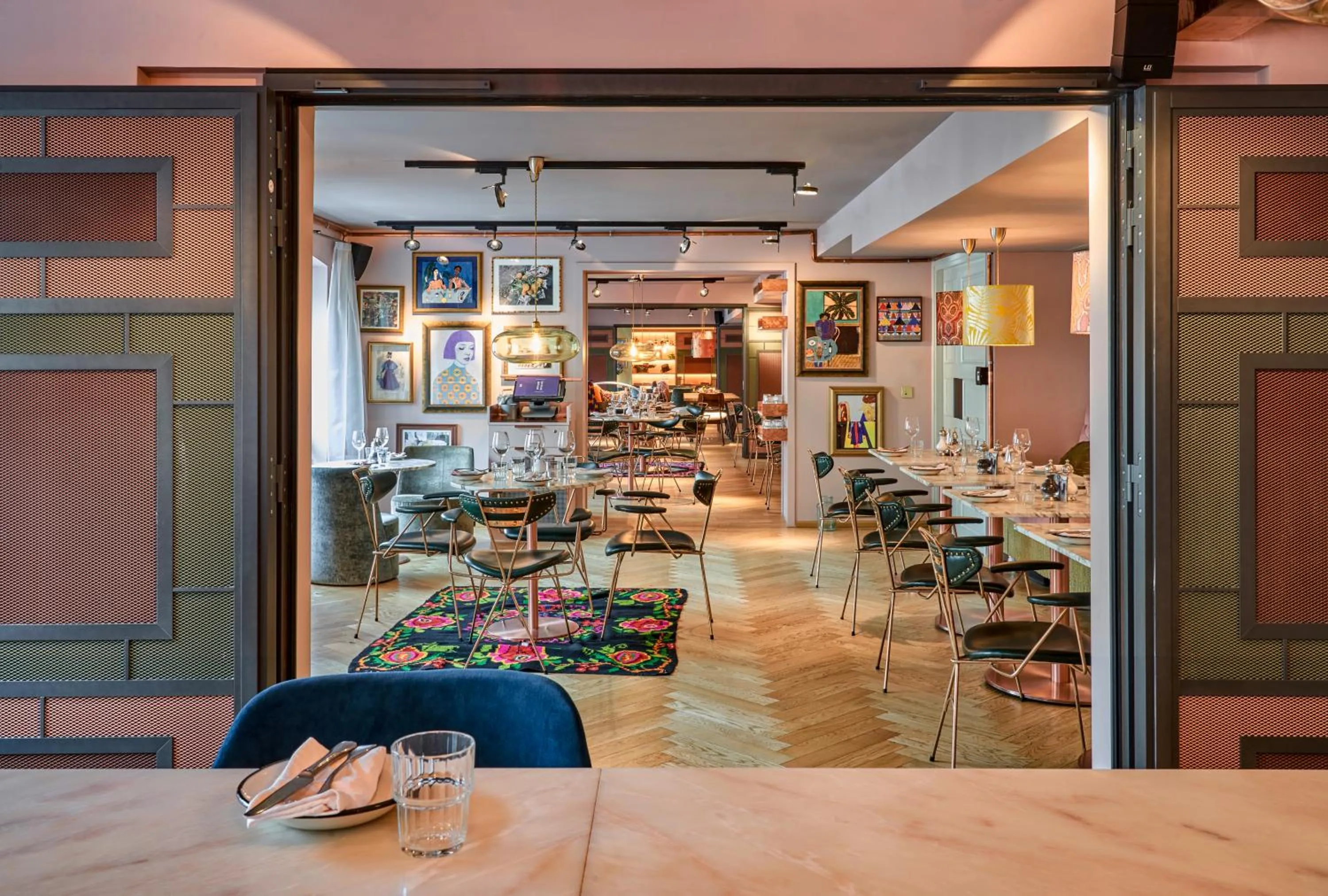 Restaurant/places to eat in 25hours Hotel Terminus Nord