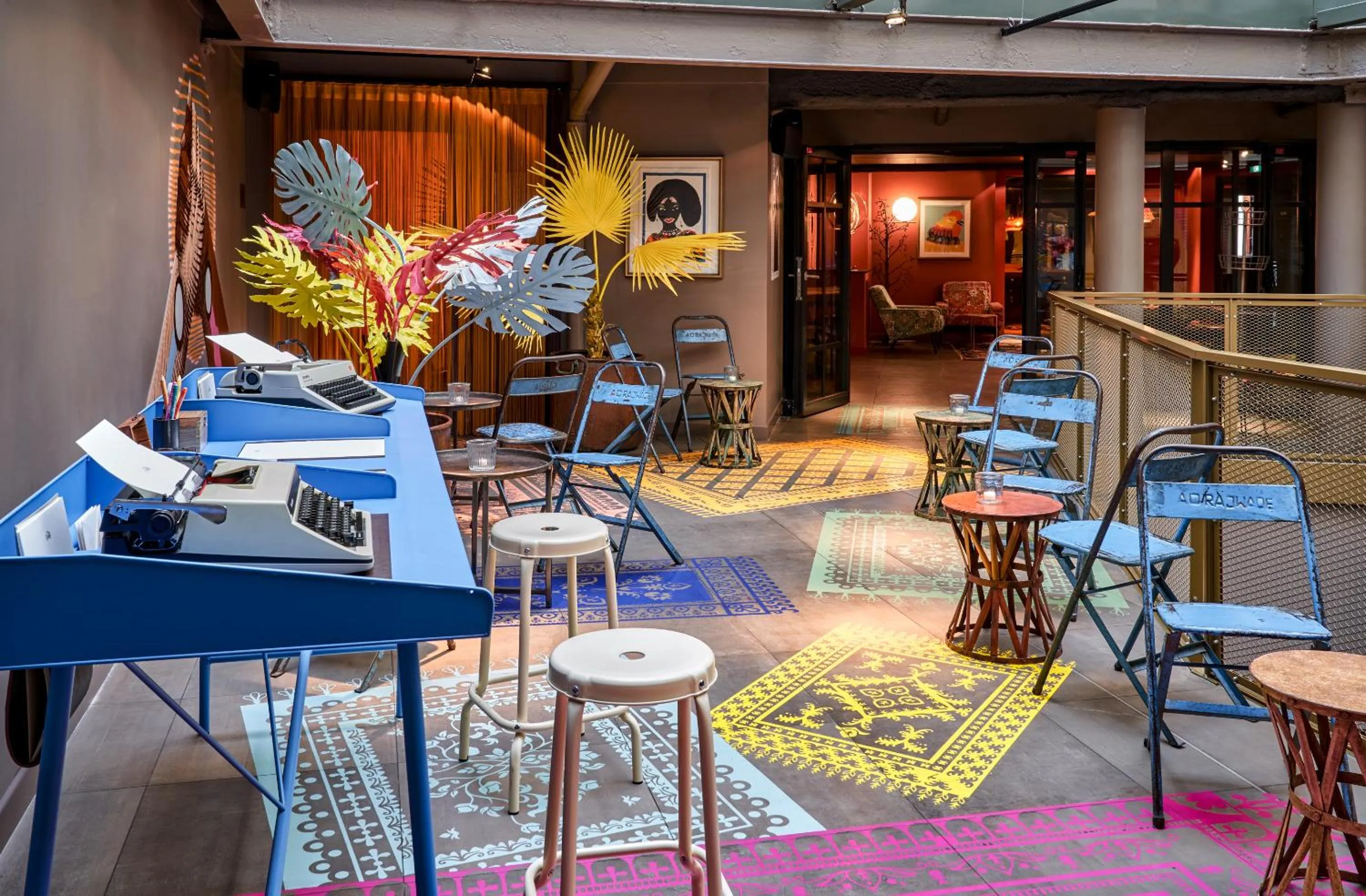 Lounge or bar in 25hours Hotel Terminus Nord