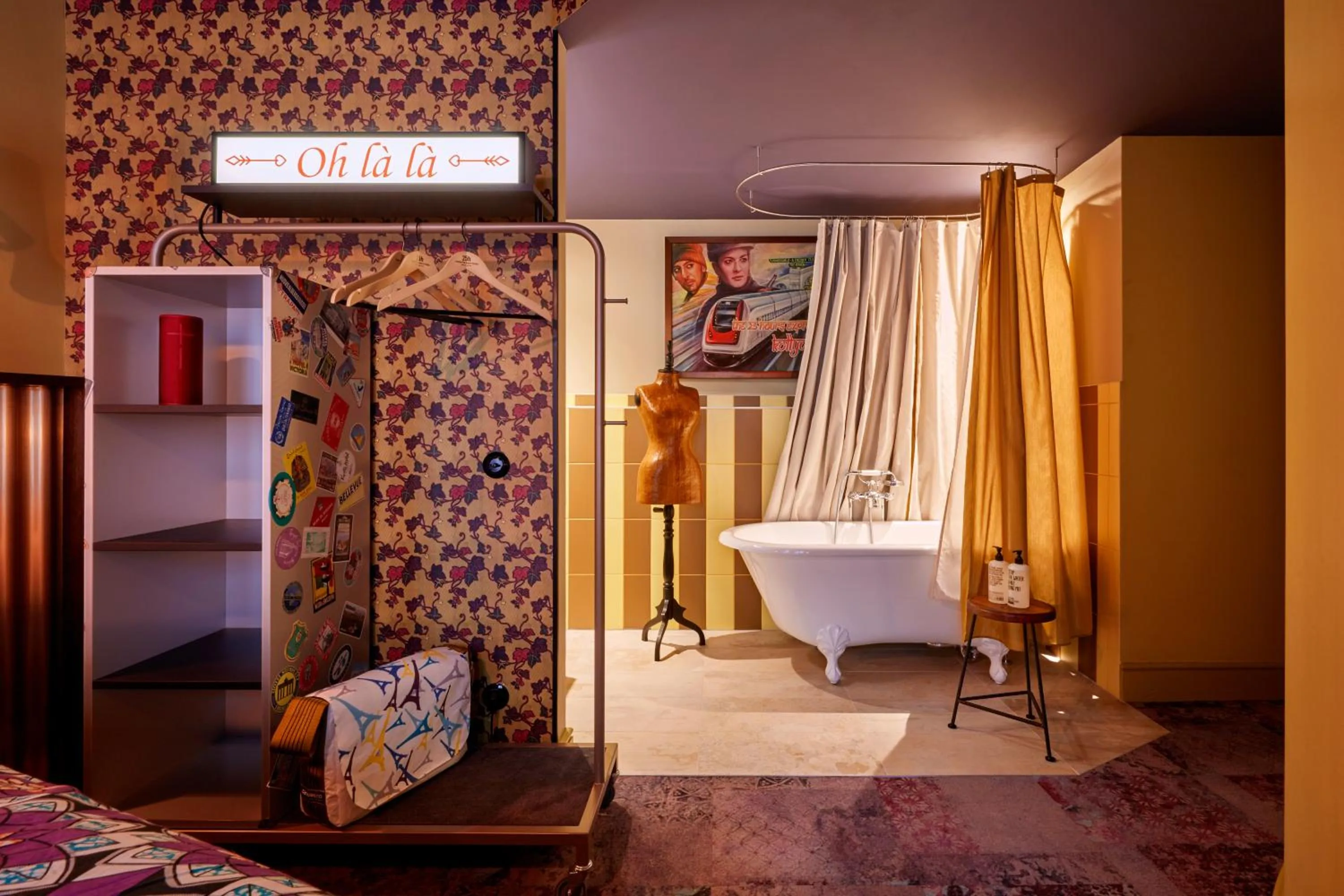 Bathroom, Bed in 25hours Hotel Terminus Nord