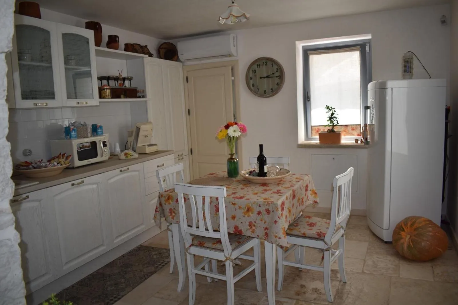 Dining area in Trulli Occhi Di Pietra