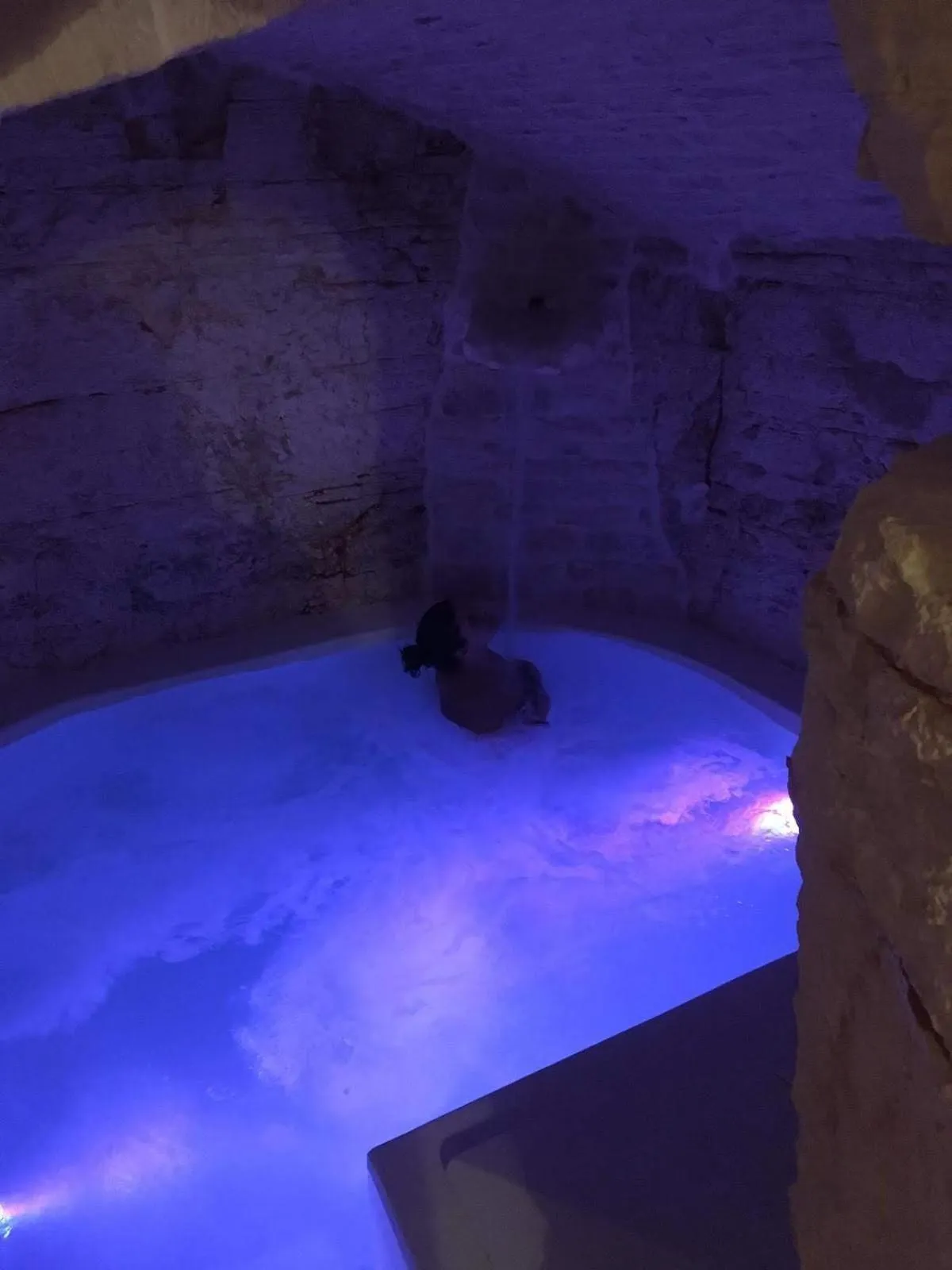 Hot Tub in Trulli Occhi Di Pietra