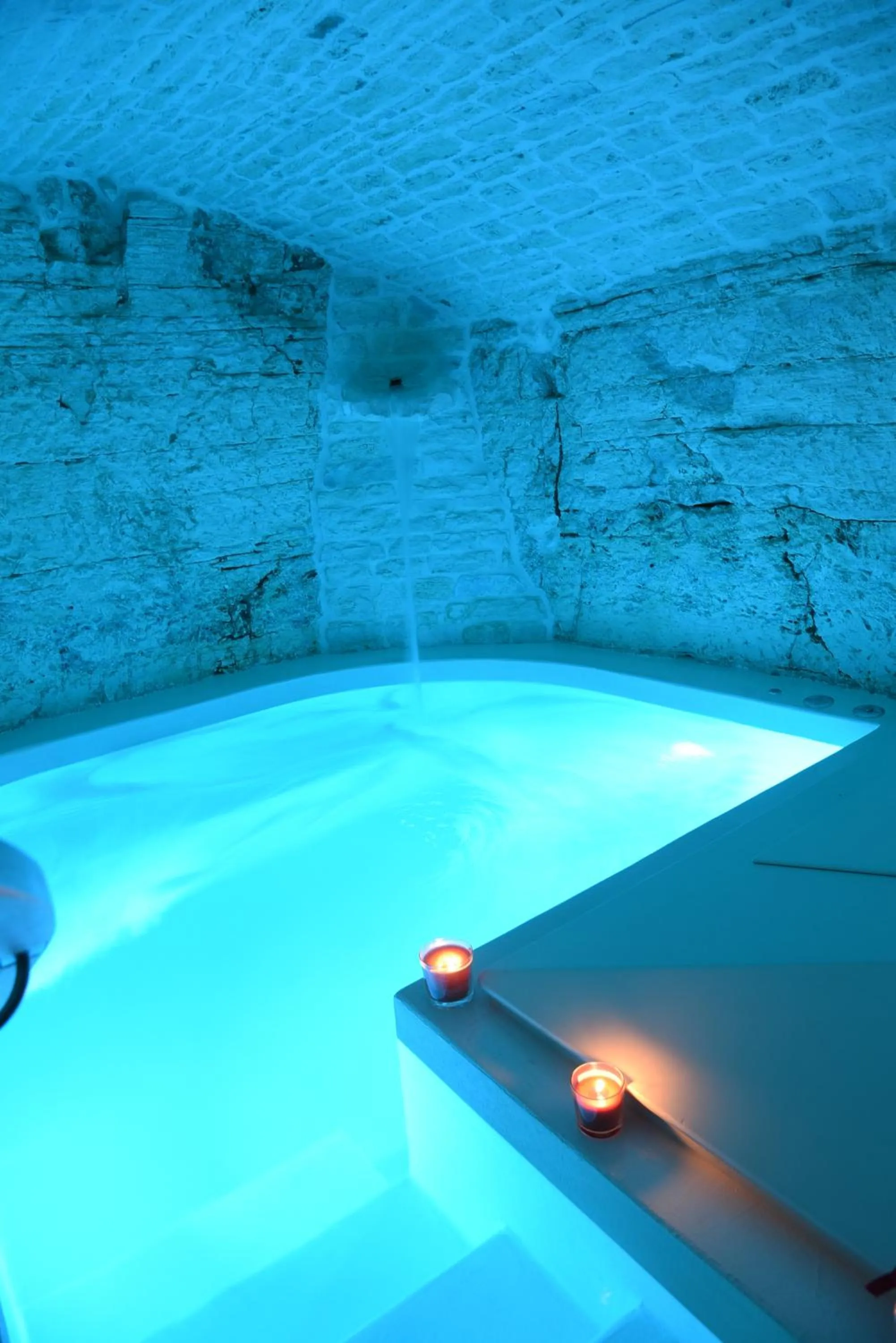Hot Tub in Trulli Occhi Di Pietra