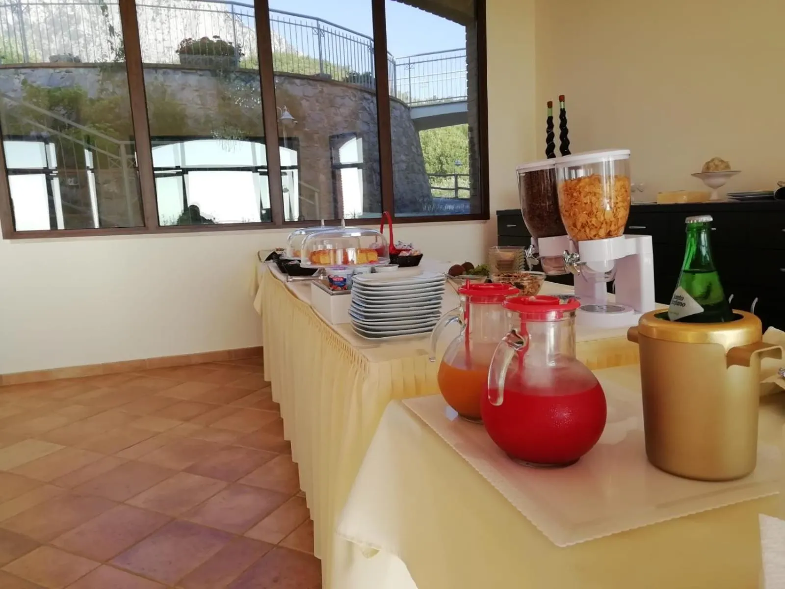 Continental breakfast in Hotel Caluna Charme