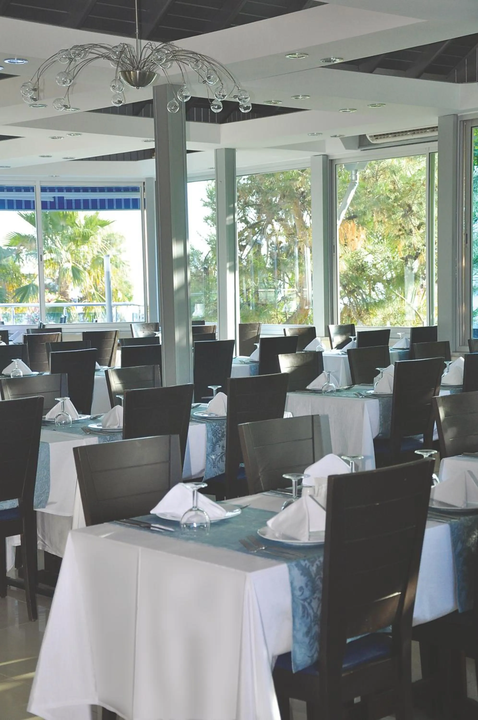 Restaurant/places to eat in Blue Diamond Alya Hotel