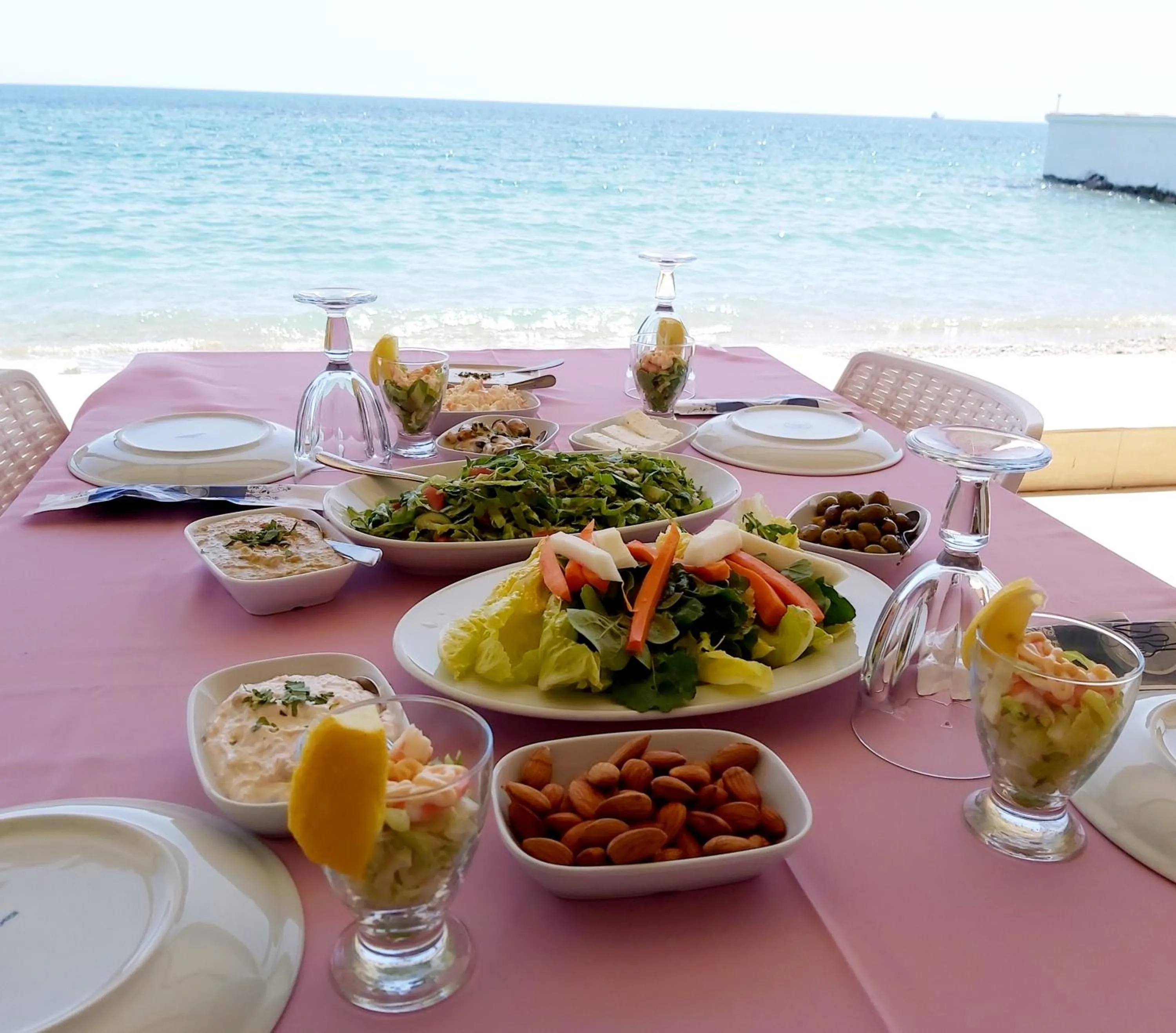 Restaurant/places to eat in Exotic Hotel & SPA