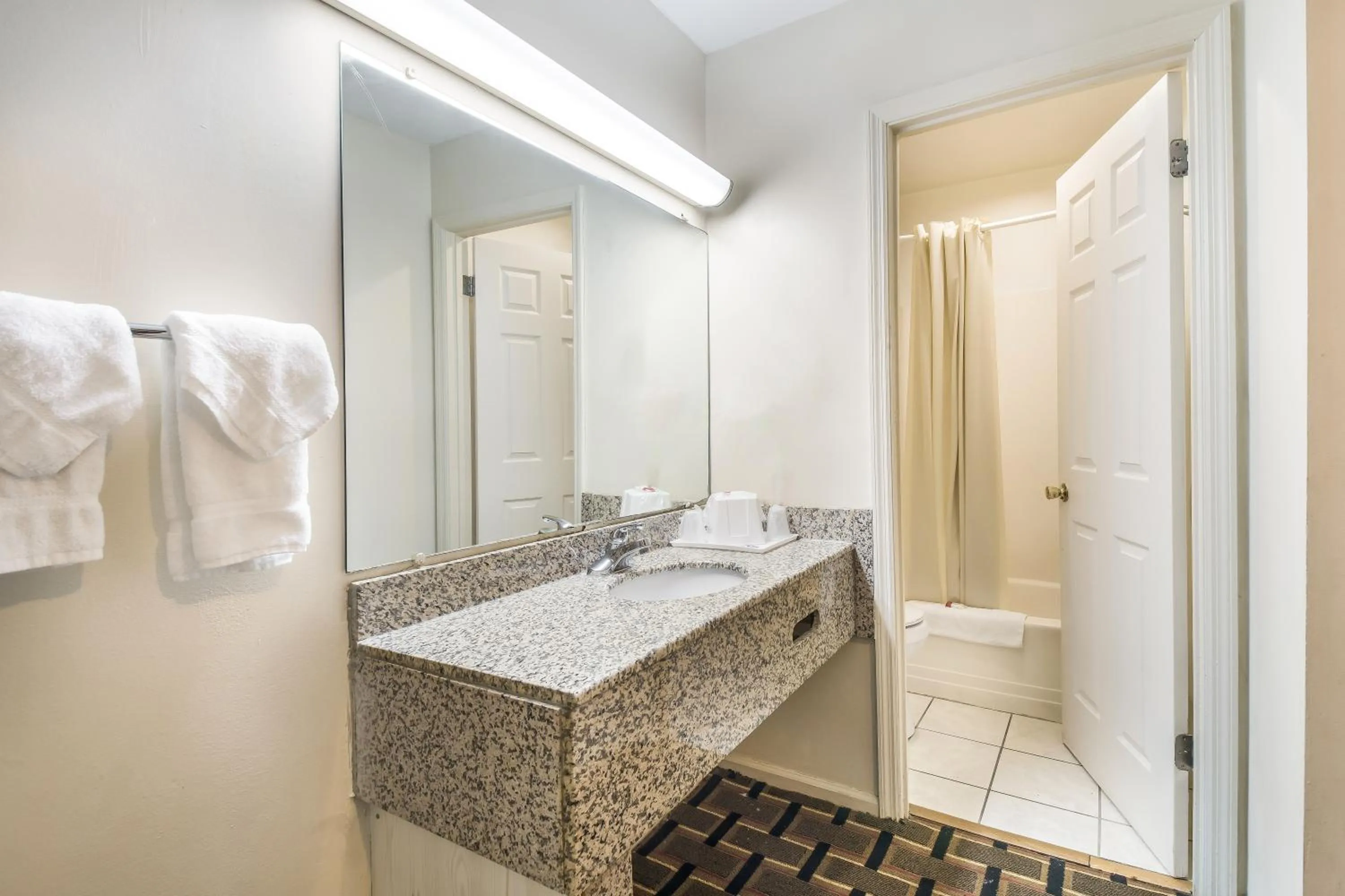 Knights Inn - Cleveland