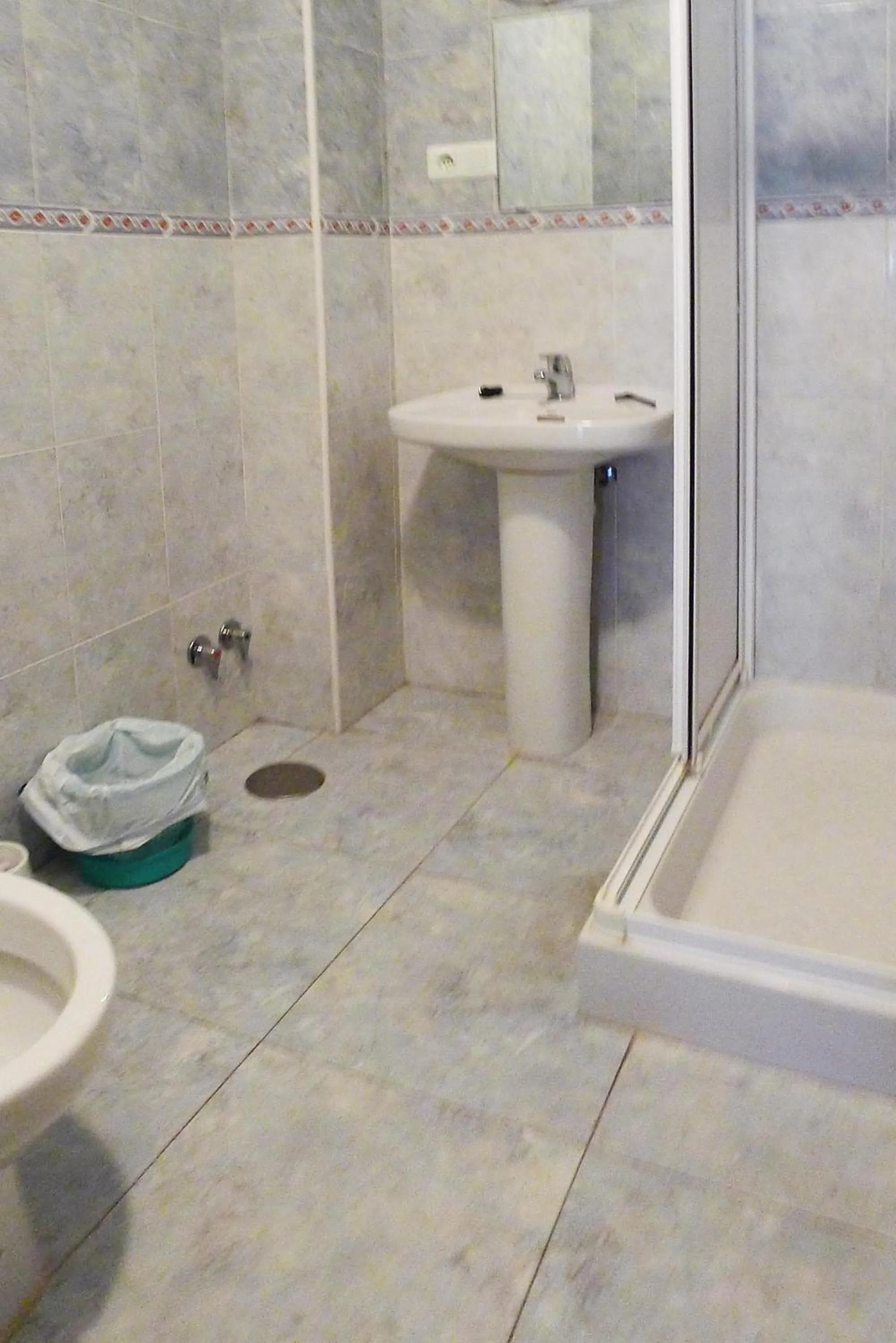 Shower in Hostal San Miguel by Croma