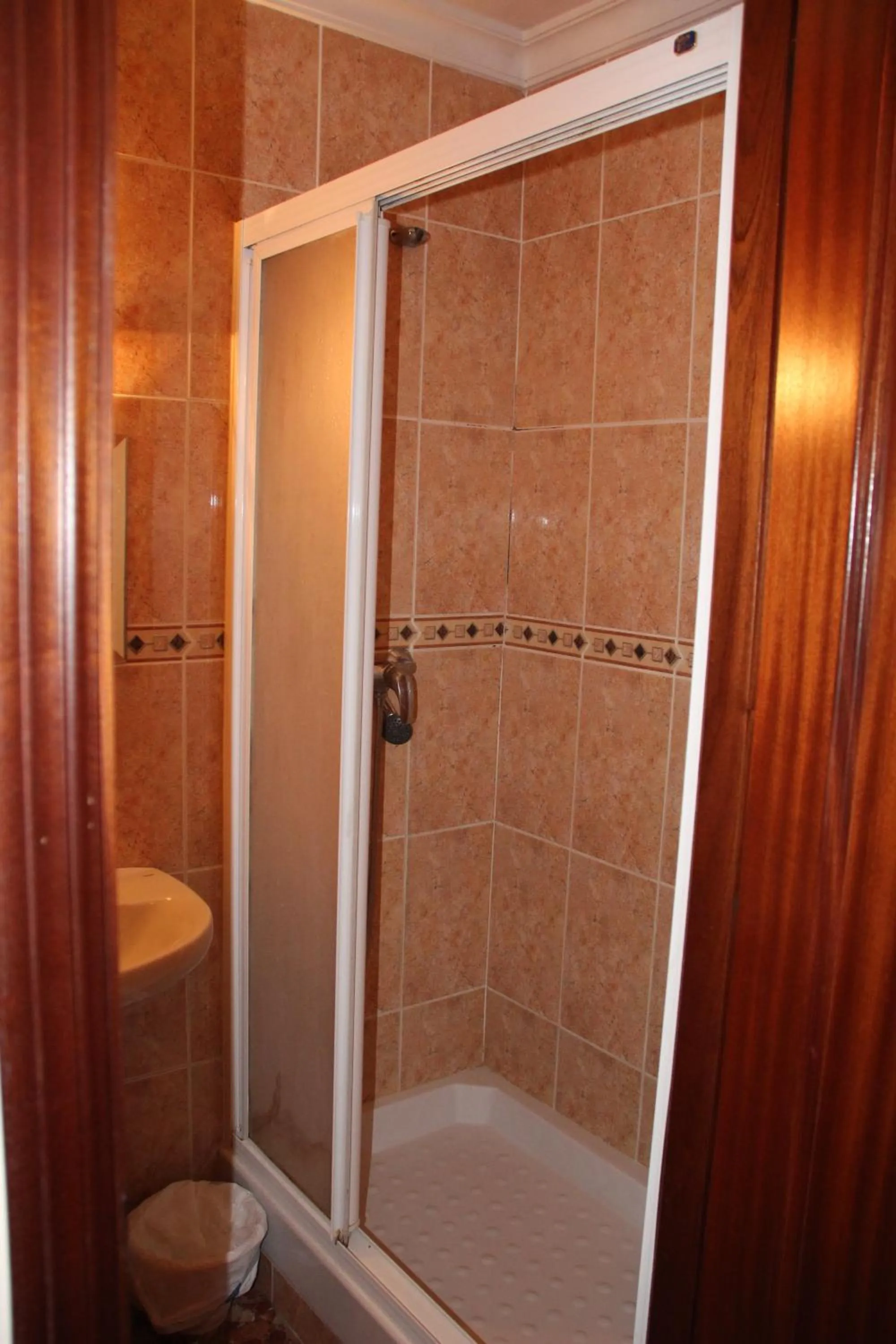Shower in Hostal San Miguel by Croma
