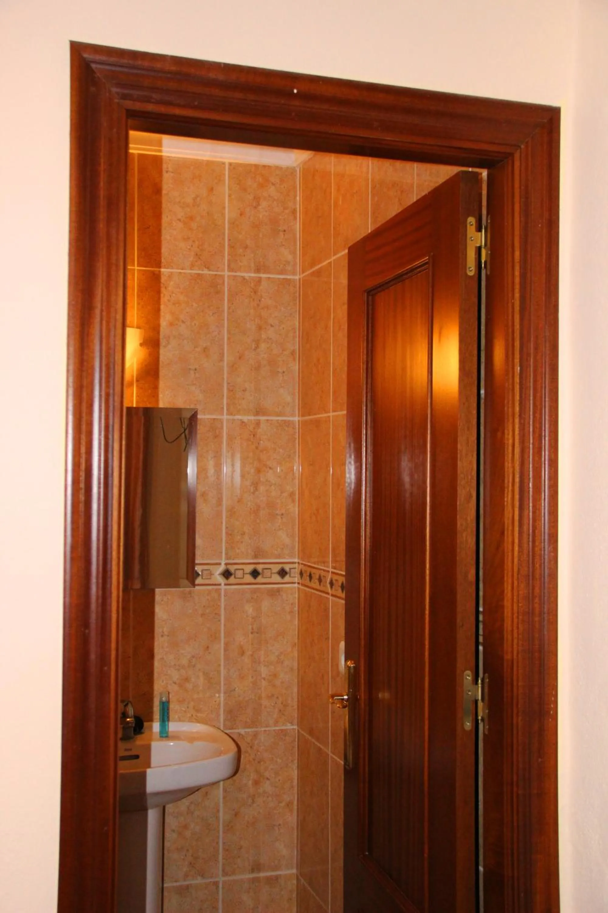 Shower in Hostal San Miguel by Croma