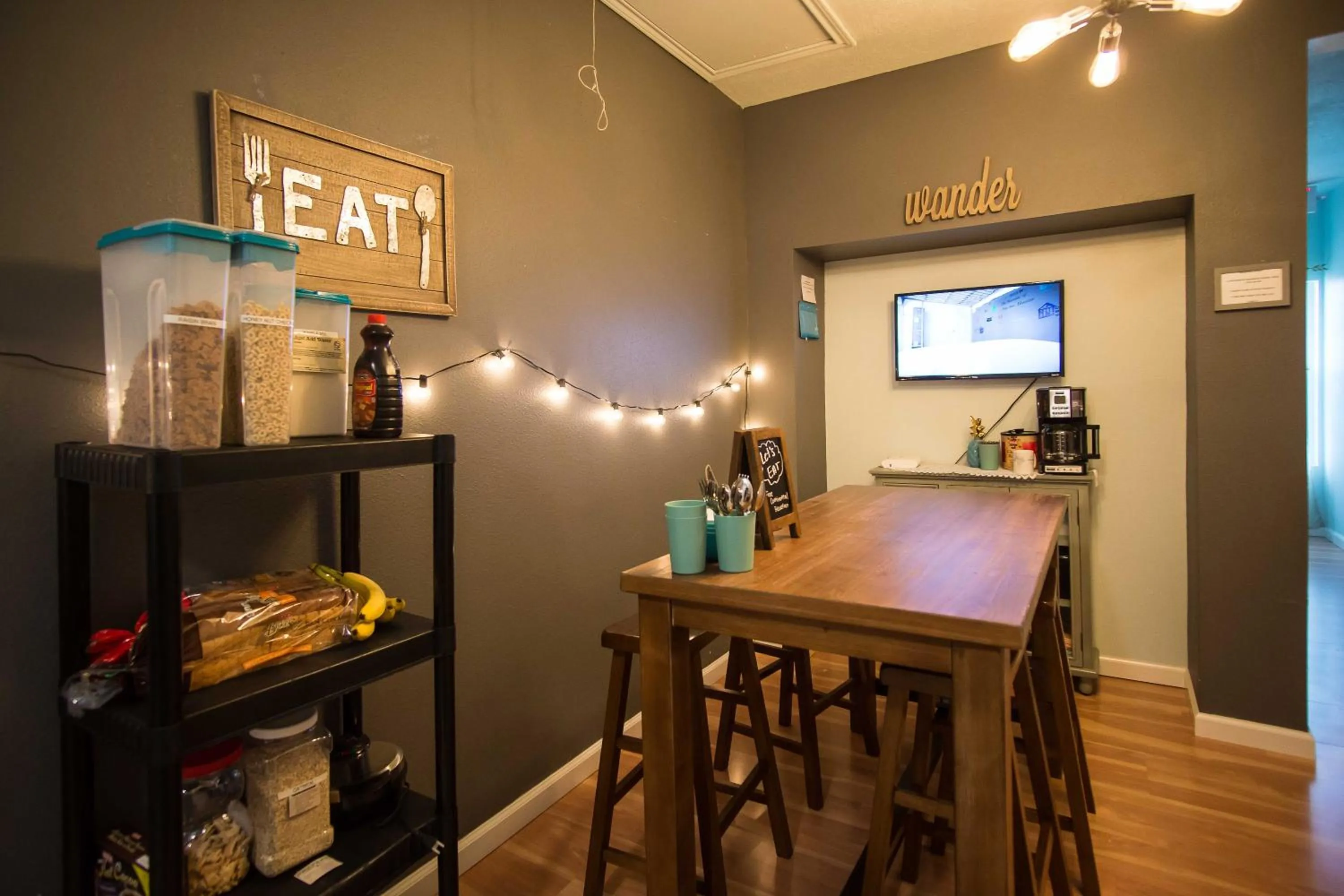 Kitchen or kitchenette in Wanderstay Houston Hostel