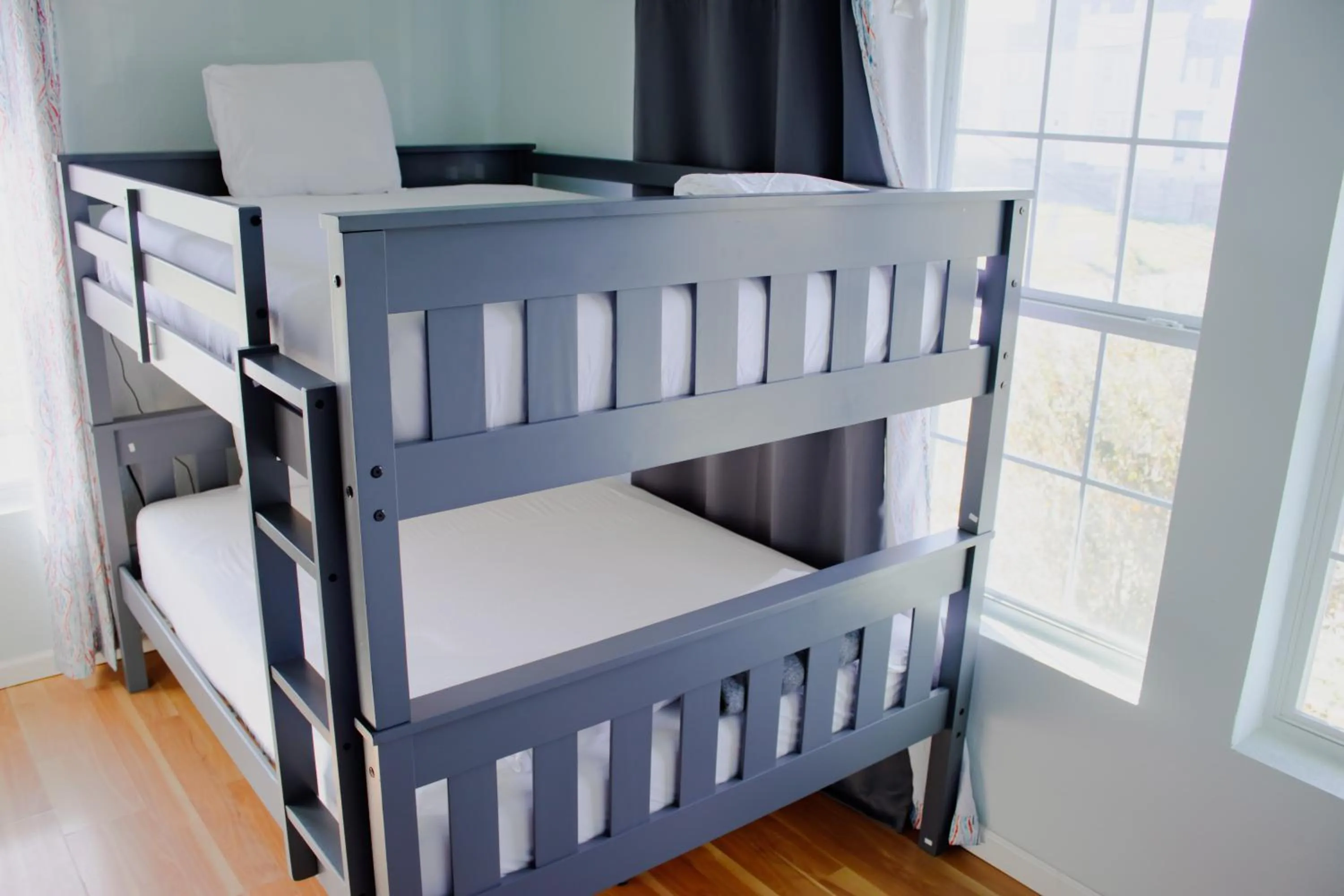 Bedroom, Bed in Wanderstay Houston Hostel