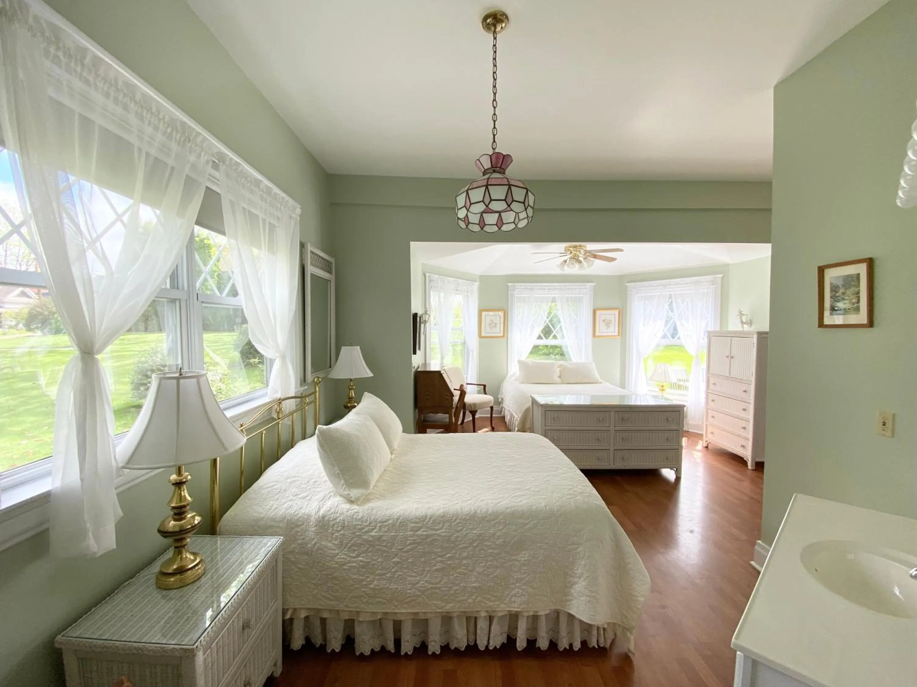 Bed in Friendly City Inn B&B