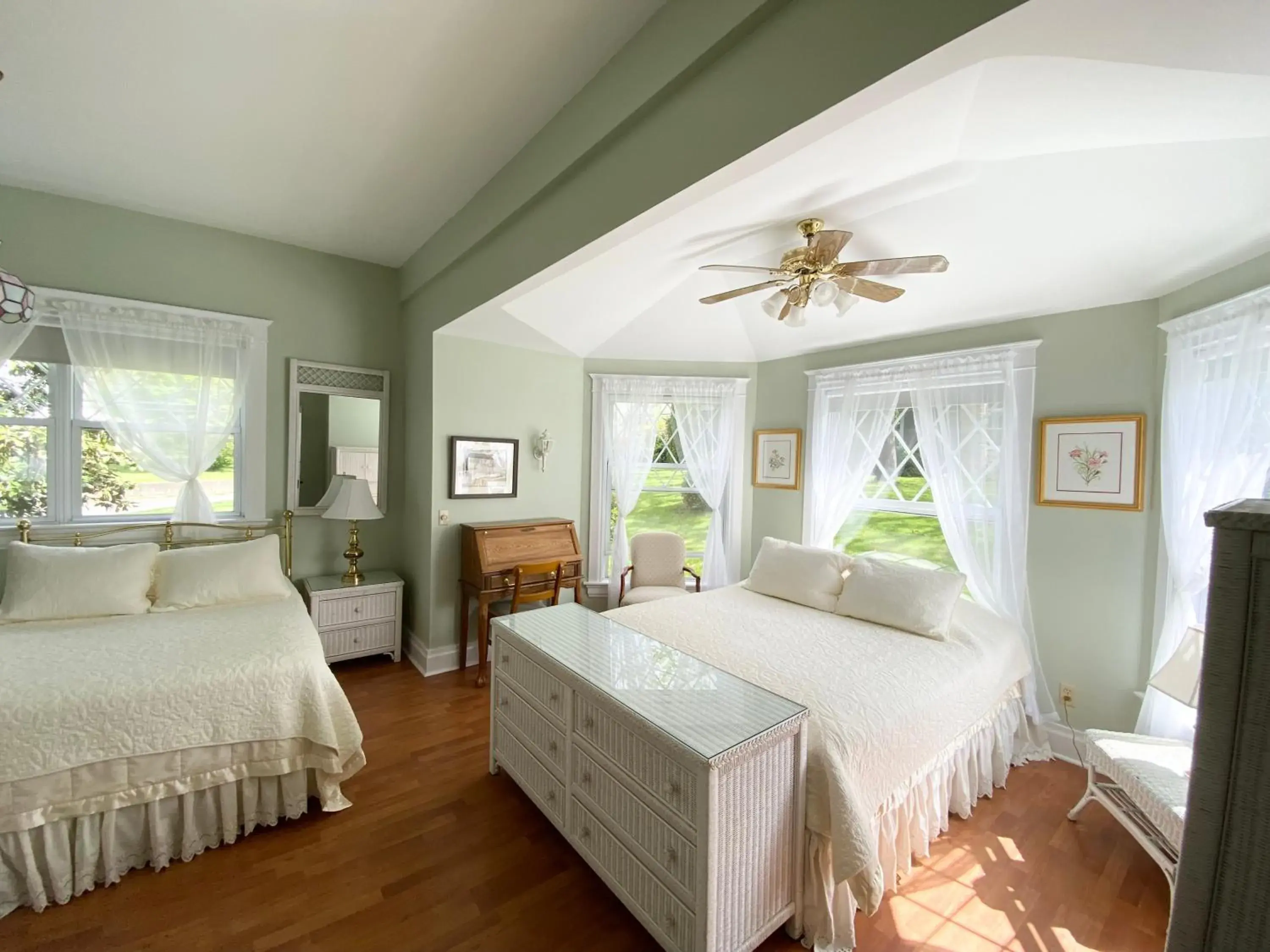 Queen Suite in Friendly City Inn B&B Queen Suite in Friendly City Inn B&B