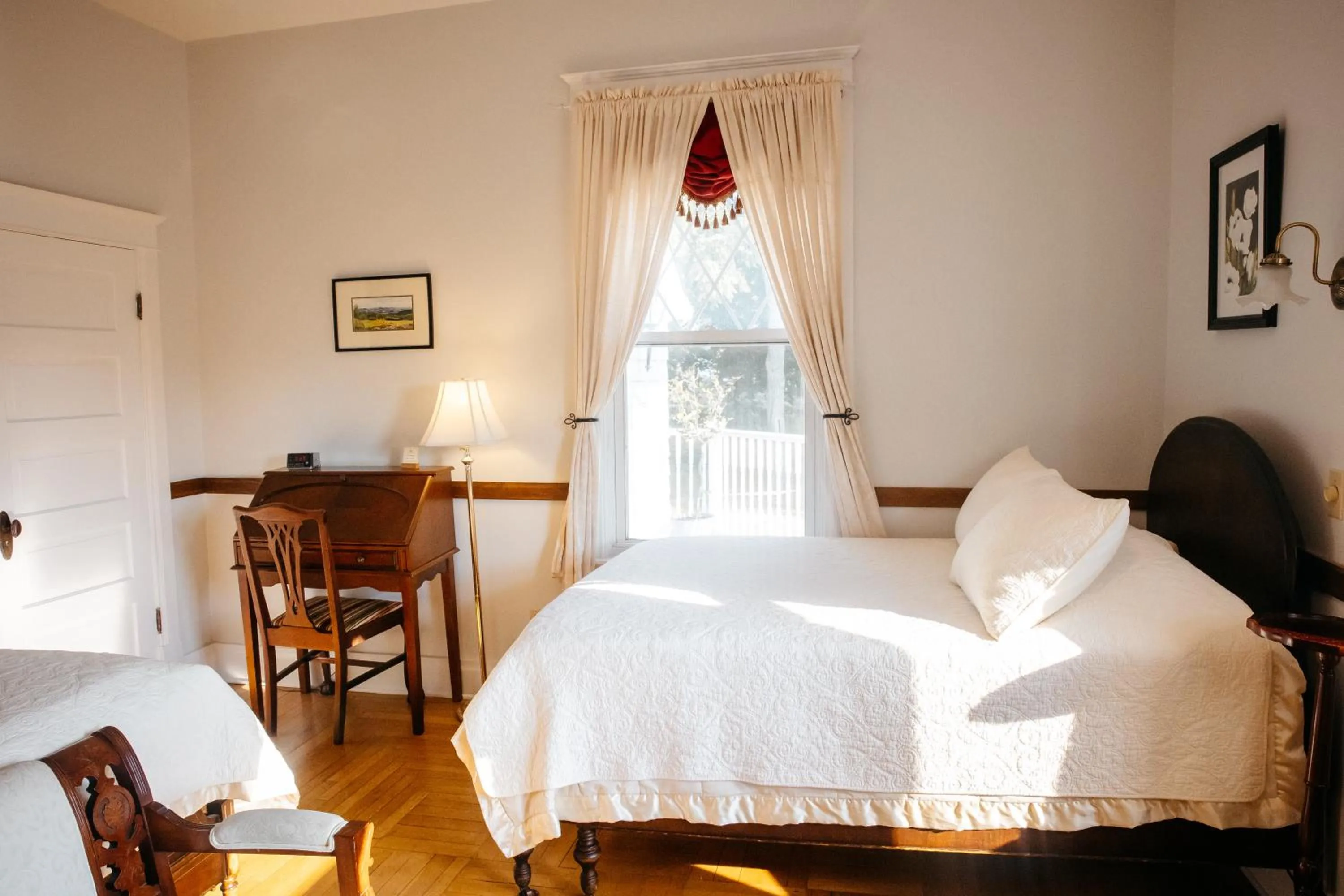 Bed in Friendly City Inn B&B